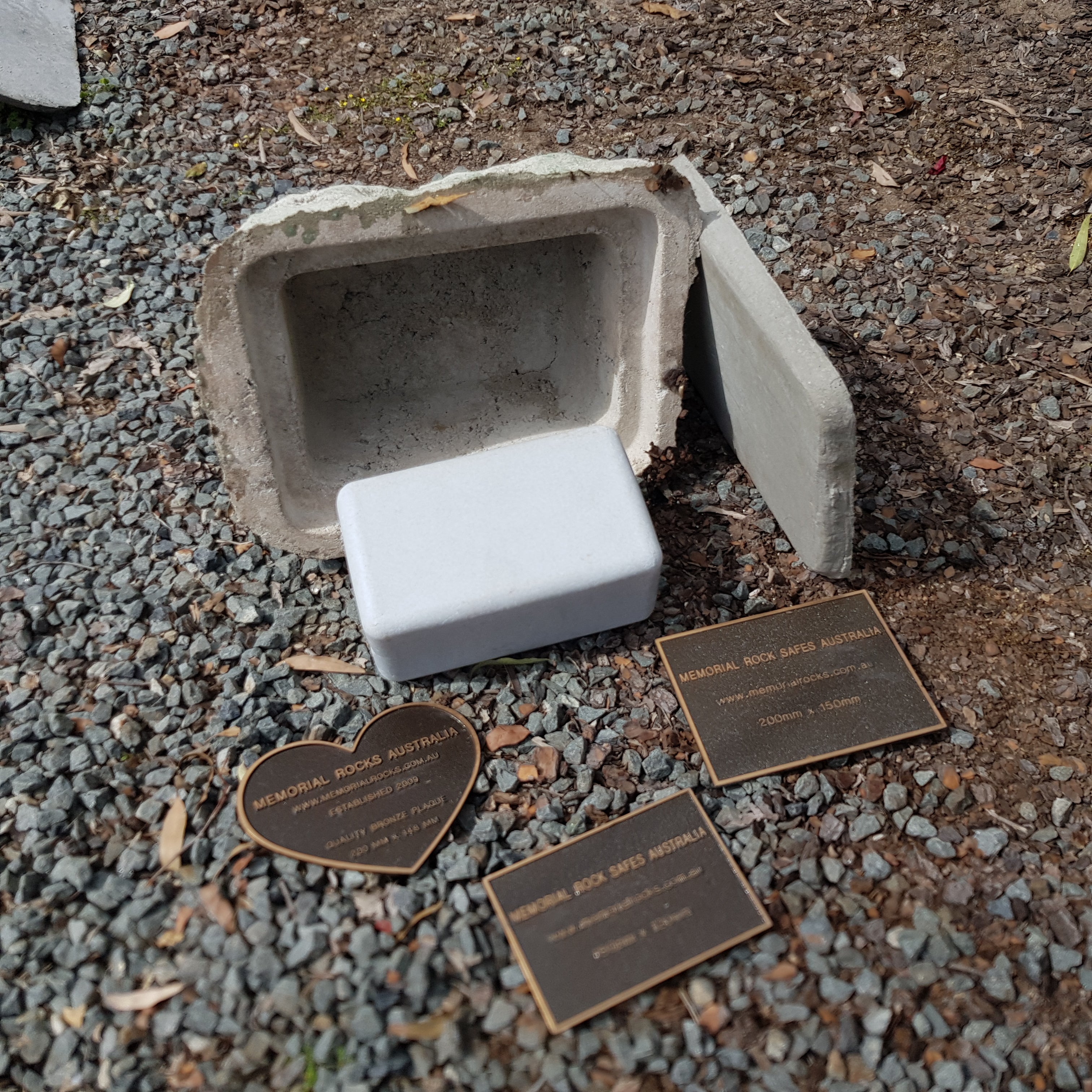 Memorial Rock Urn 1711 Large White