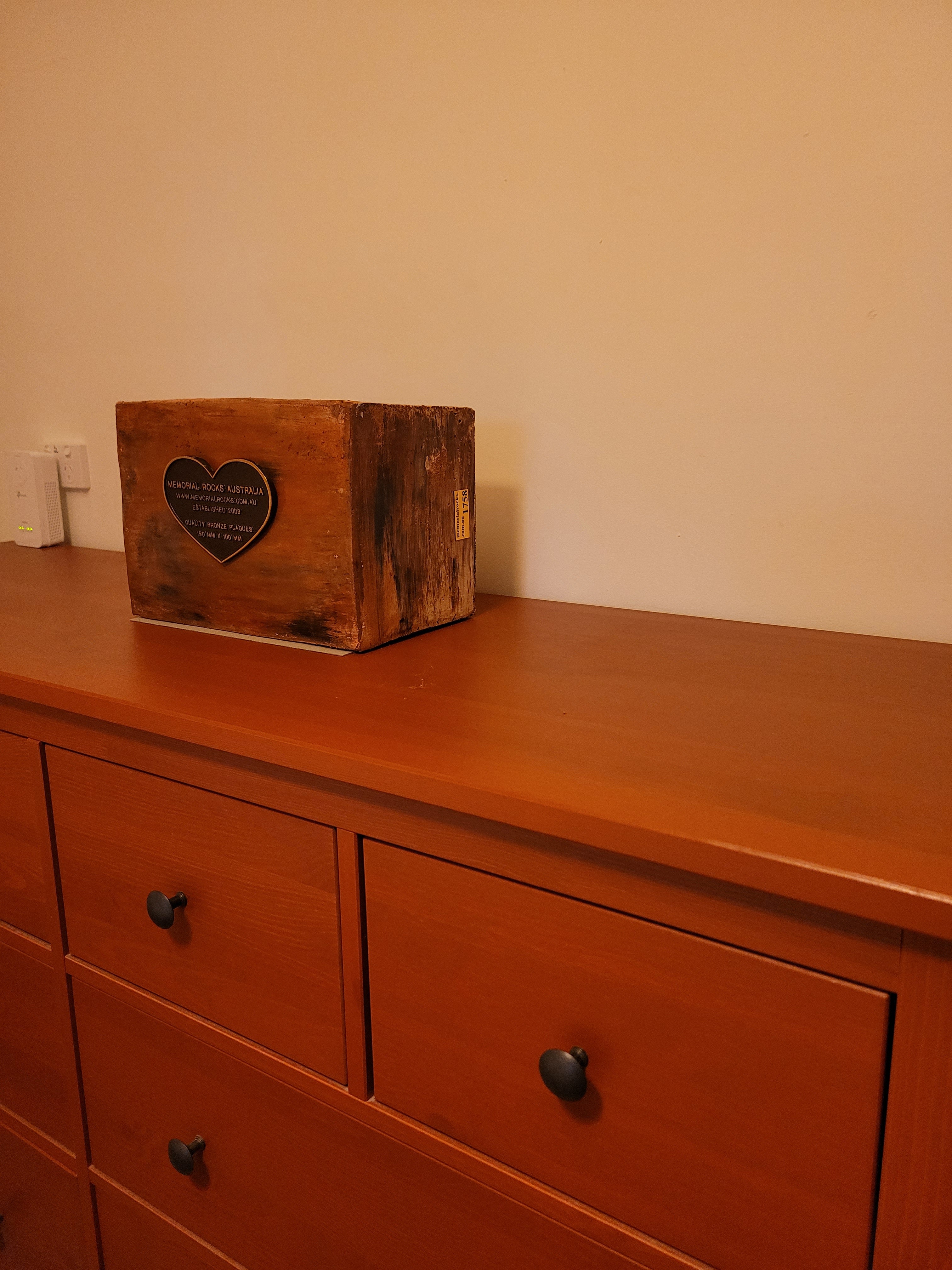 Indoor / Outdoor Memorial Urn for ashes no. 1758