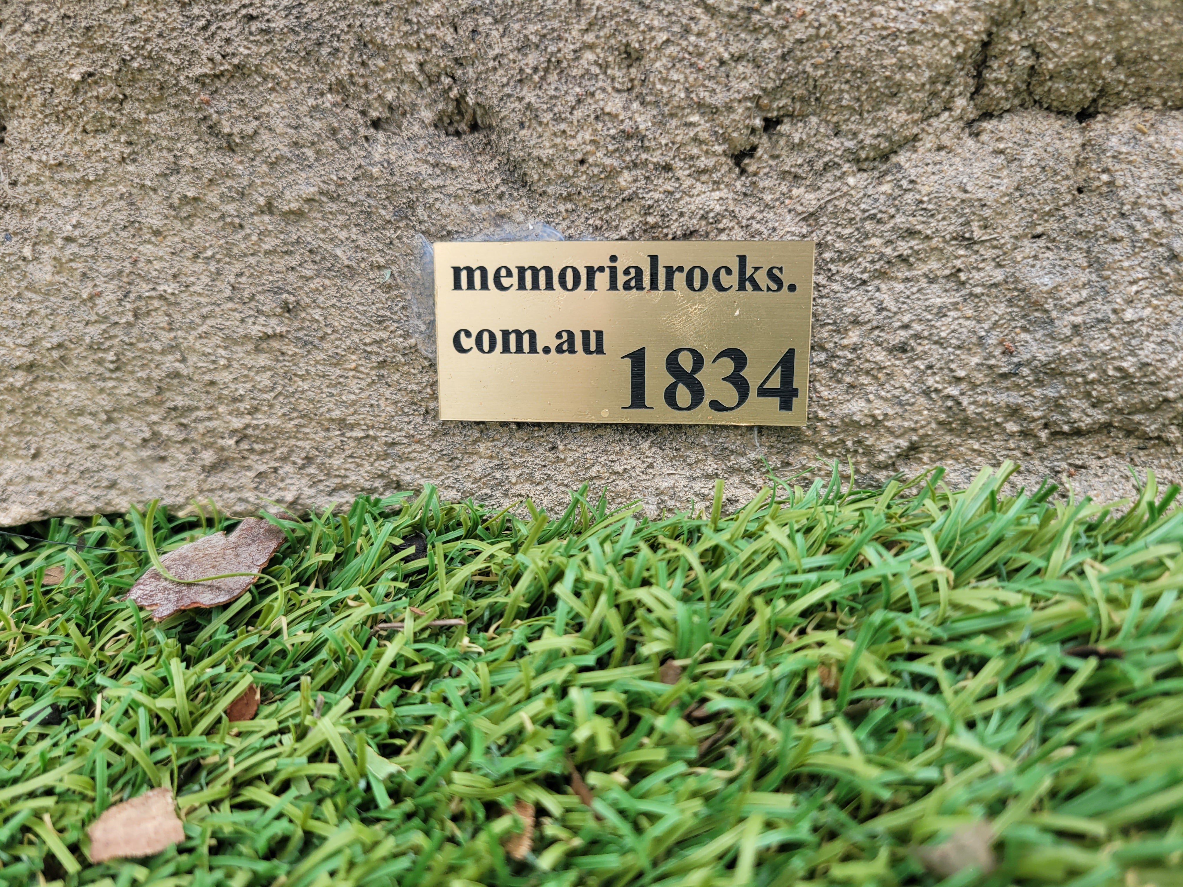 Memorial Rock Urn 1834 Extra-Large  Natural Riversand