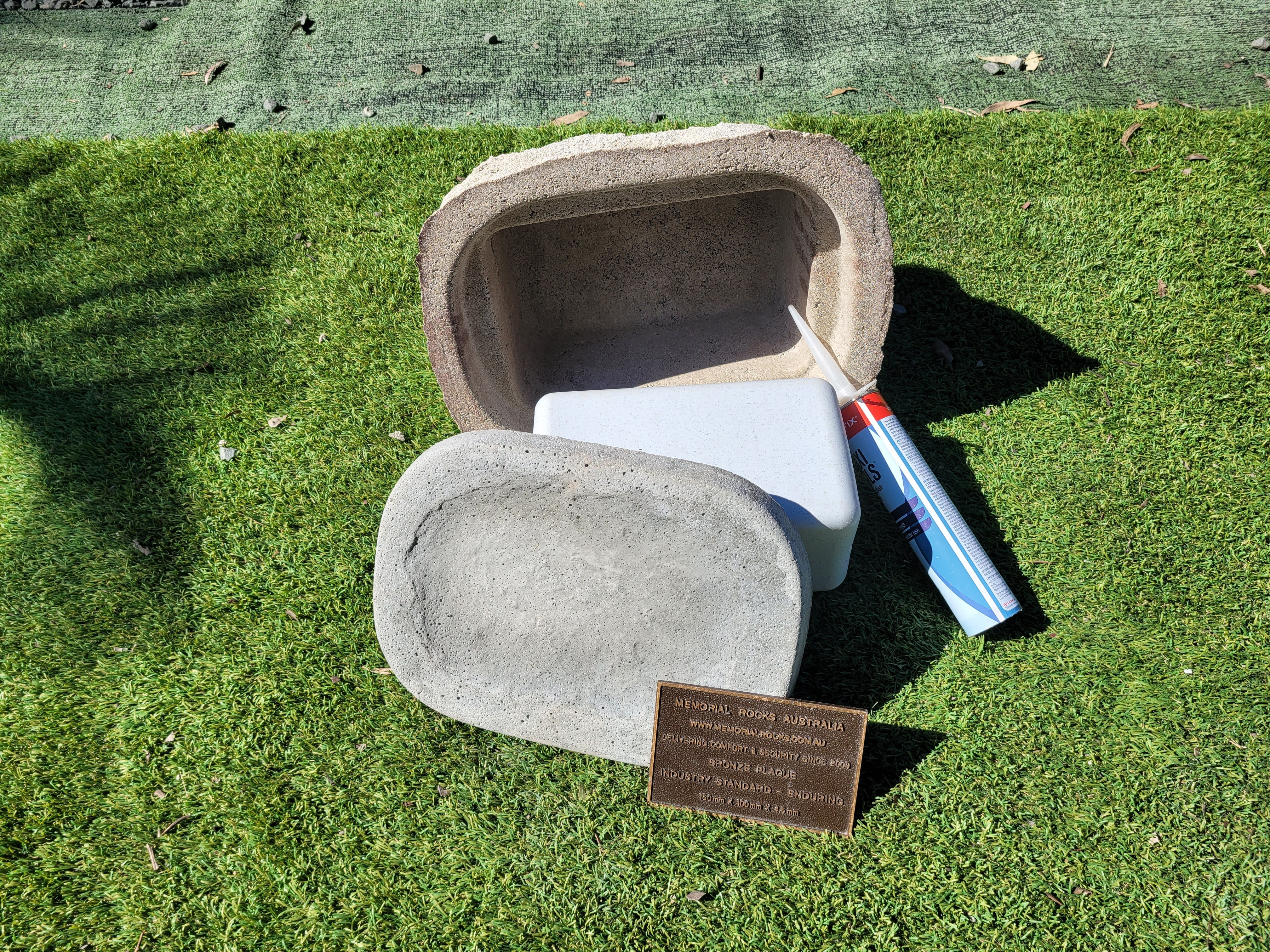 Memorial Rock Urn 1864 Medium White