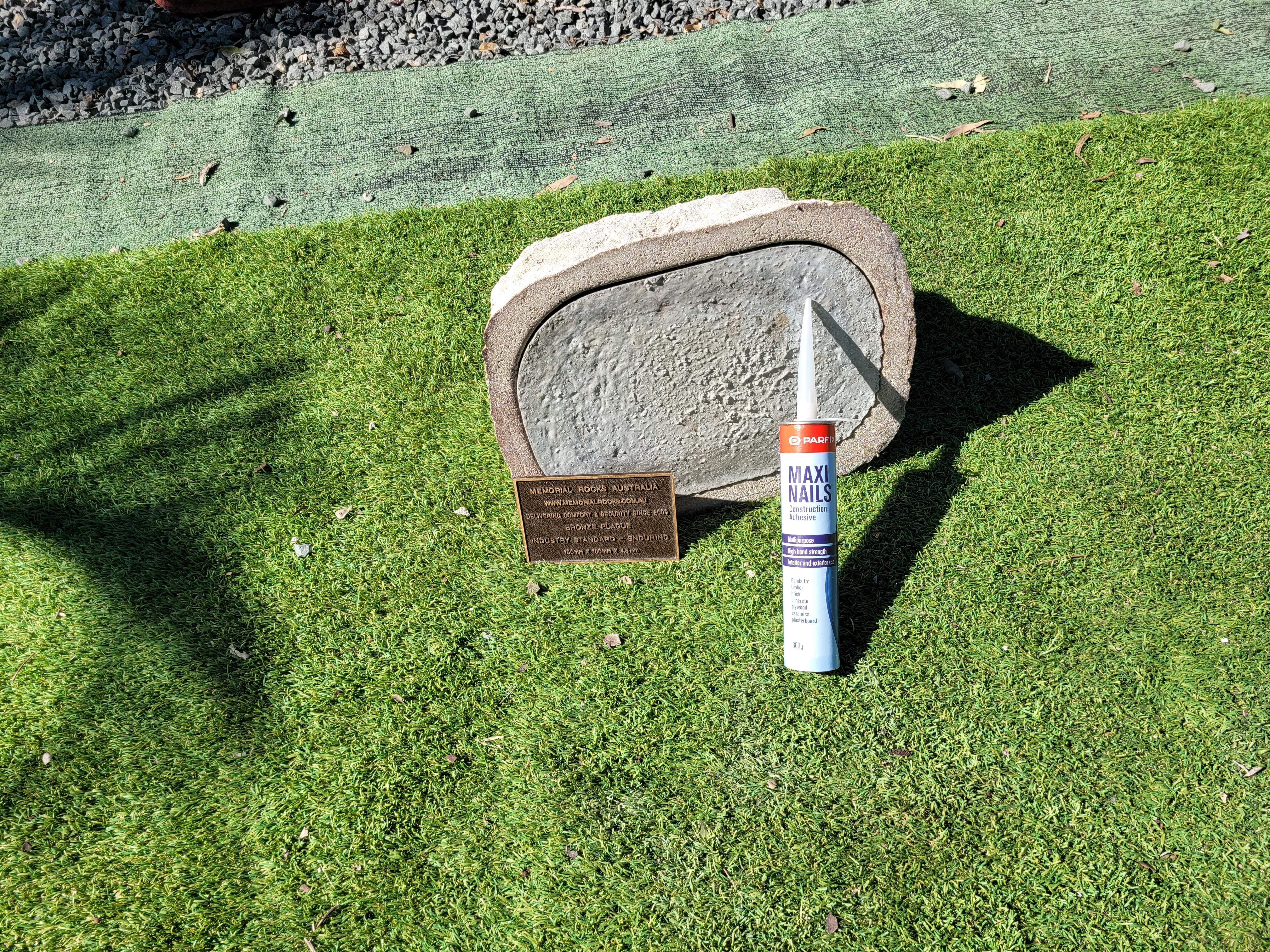 Memorial Rock Urn 1864 Medium White