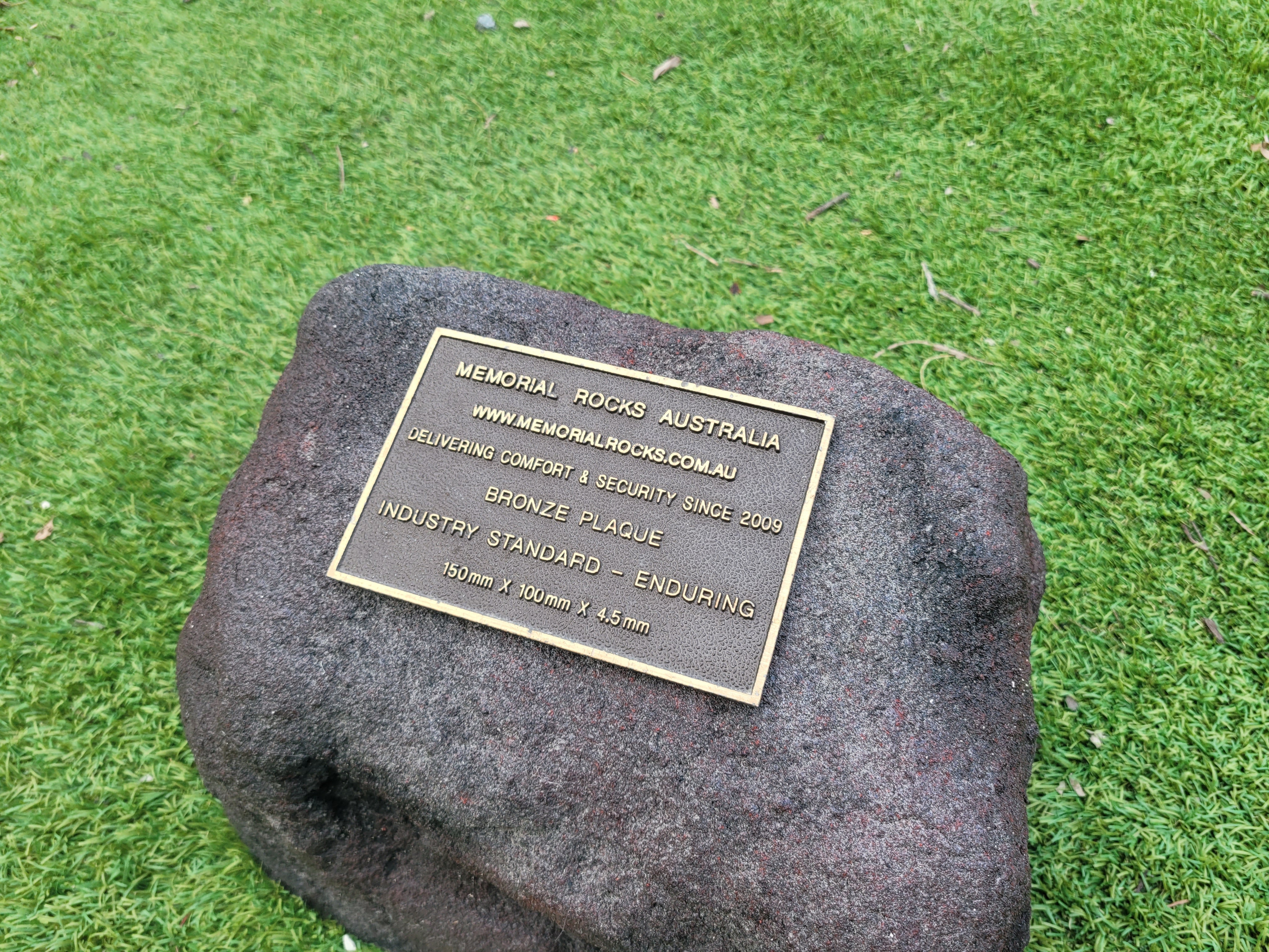 Memorial Rock Urn 1892 Regular Black