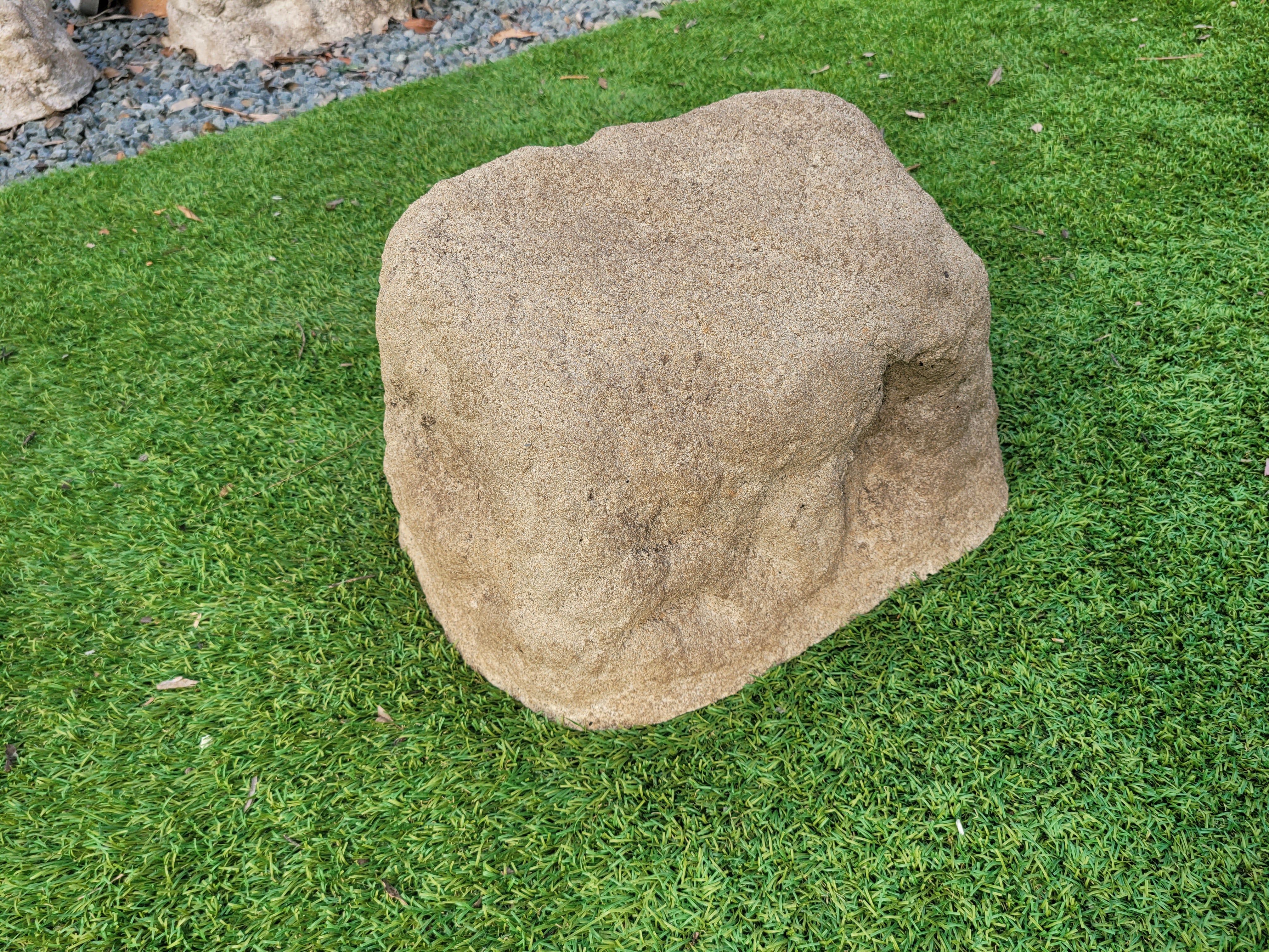 Memorial Rock Urn 1898 Medium Natural Riversand