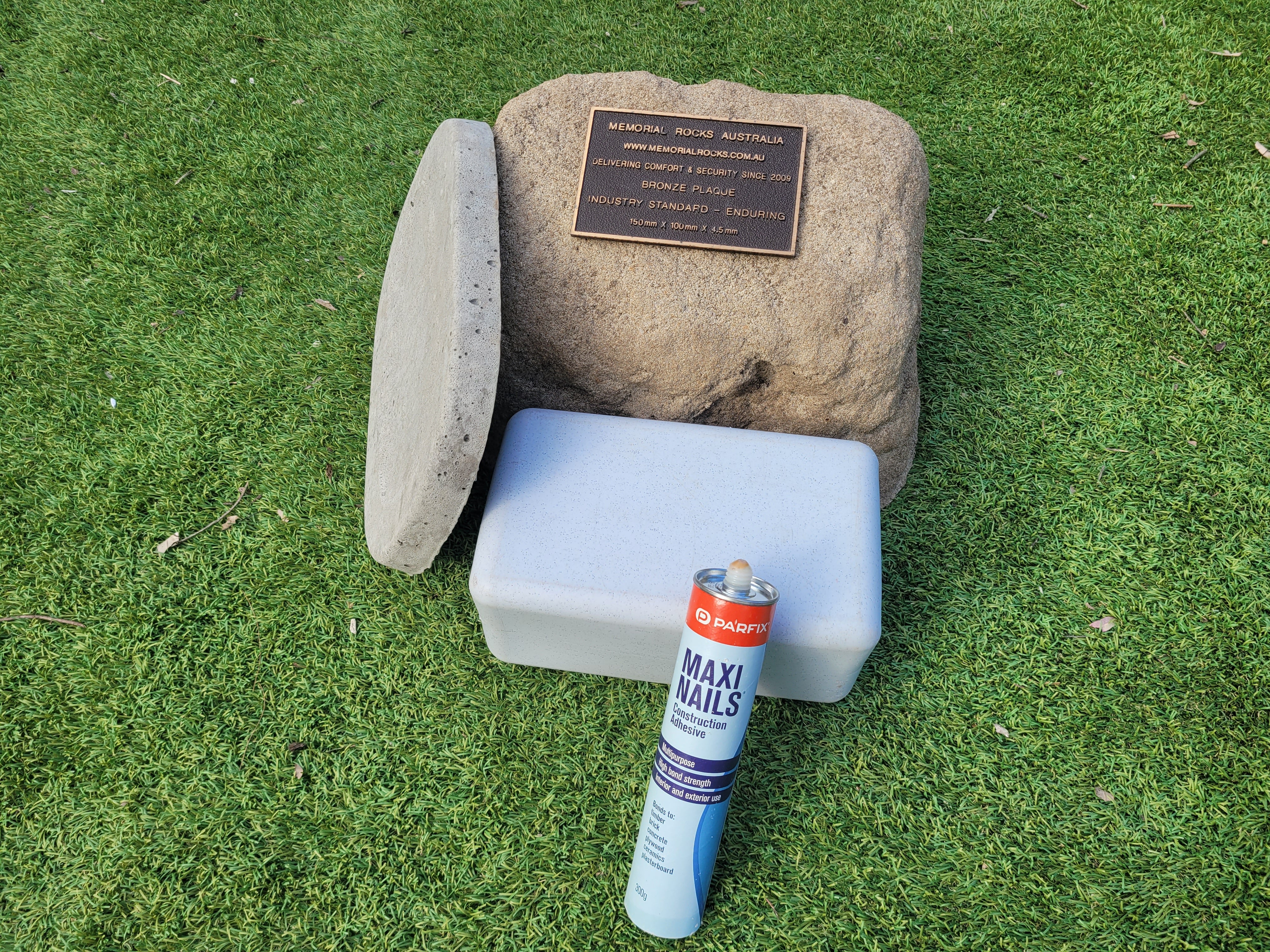 Memorial Rock Urn 1898 Medium Natural Riversand