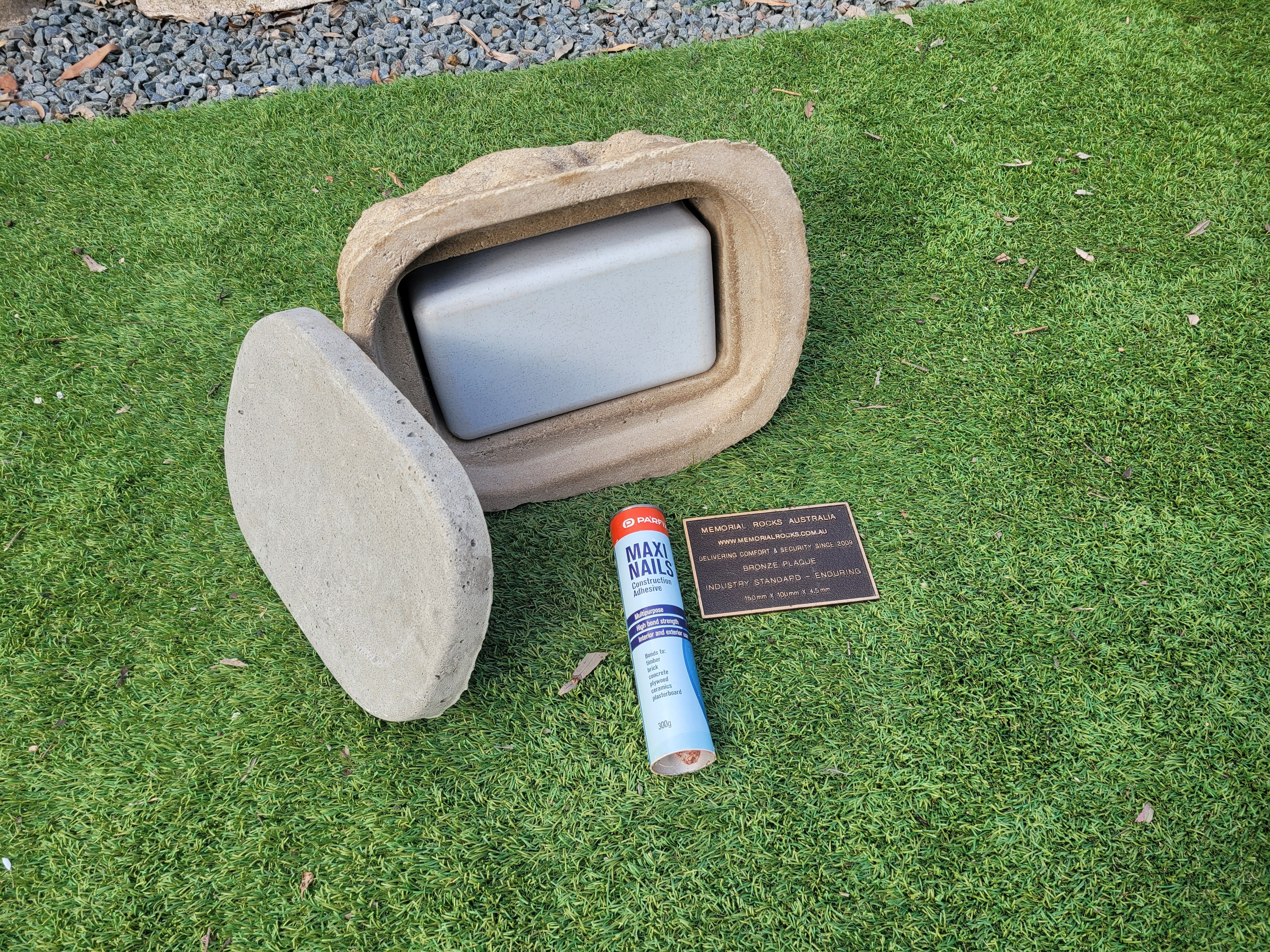 Memorial Rock Urn 1898 Medium Natural Riversand