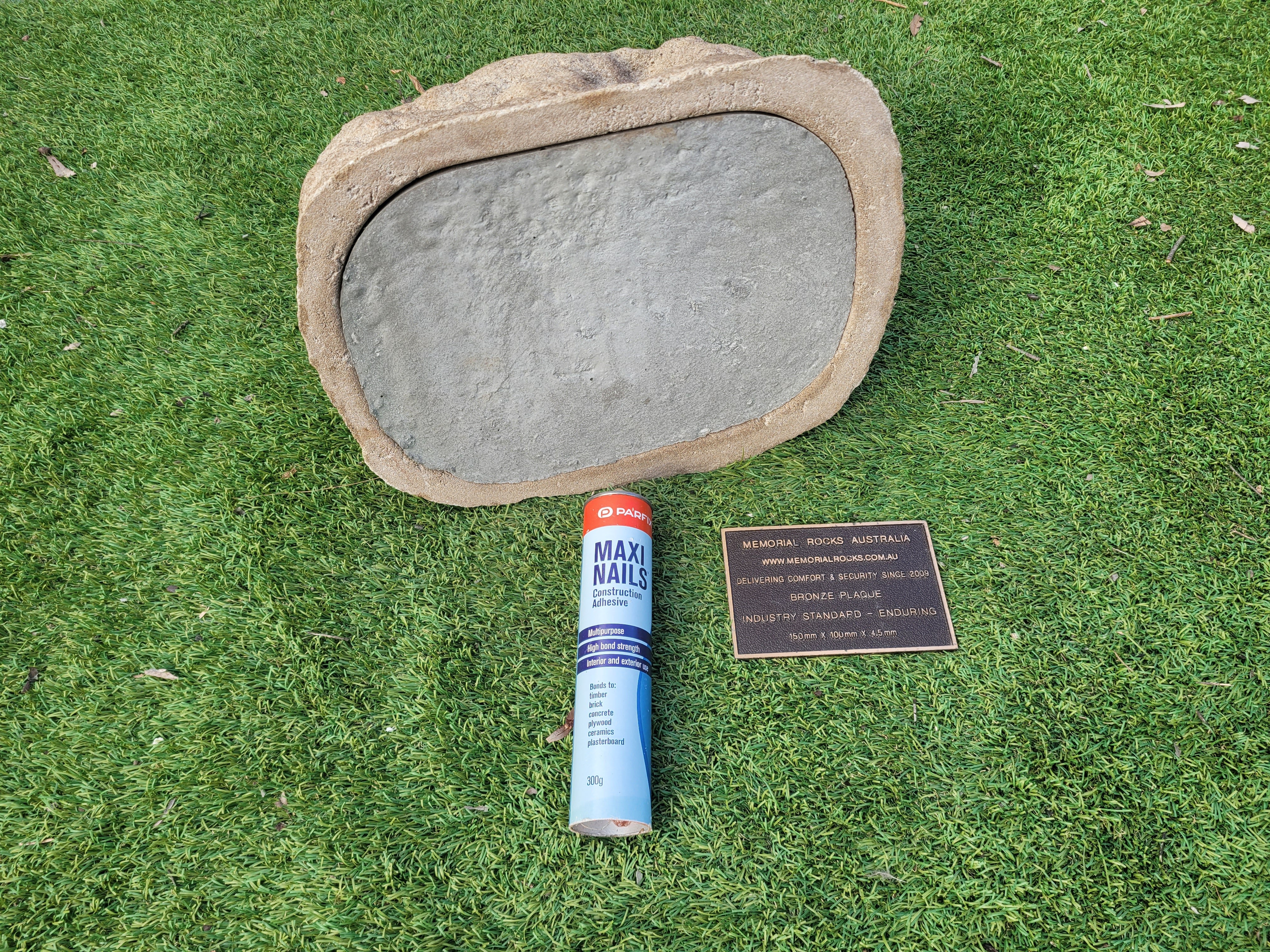 Memorial Rock Urn 1898 Medium Natural Riversand