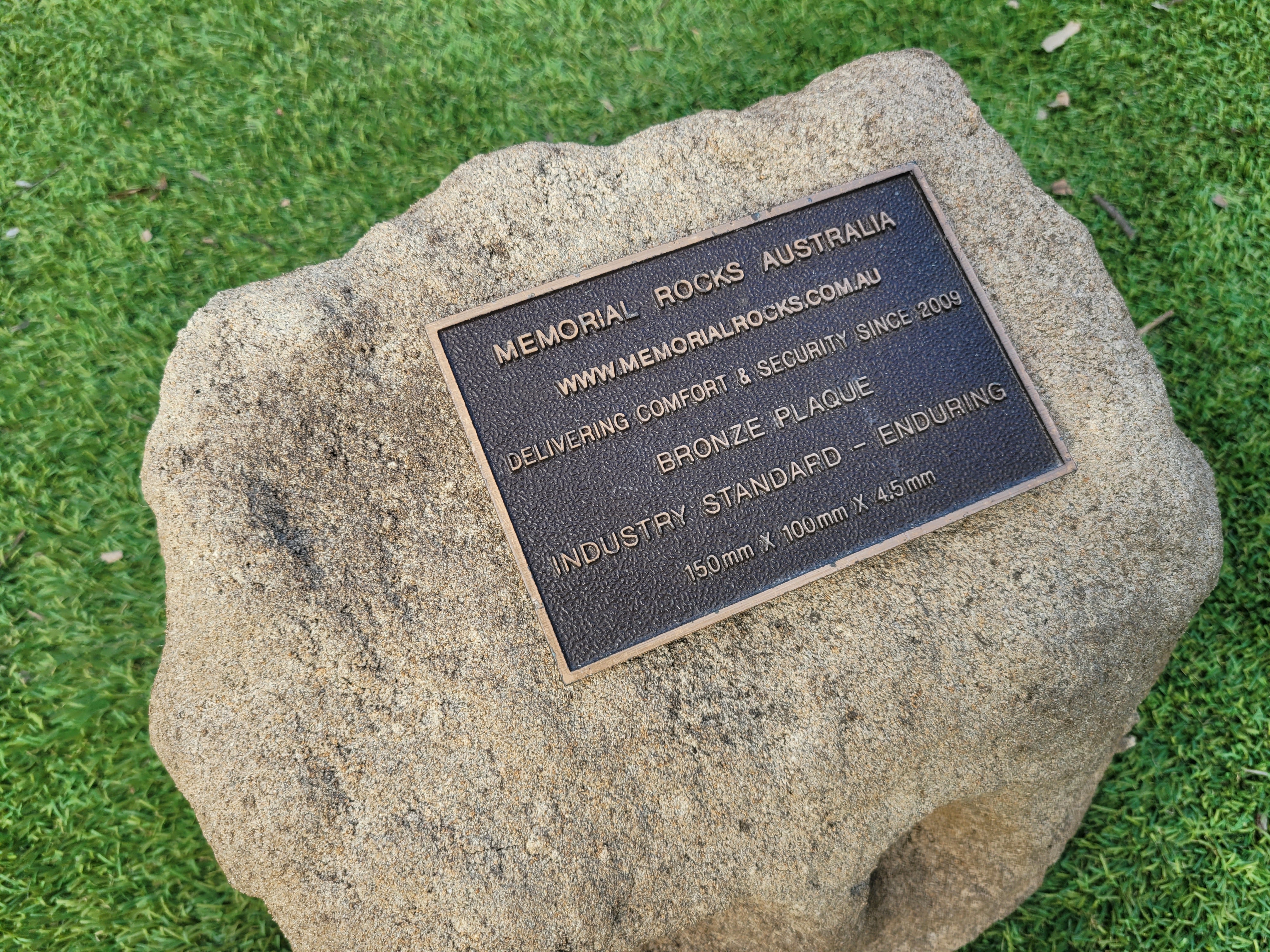 Memorial Rock Urn 1899 Medium Natural Riversand