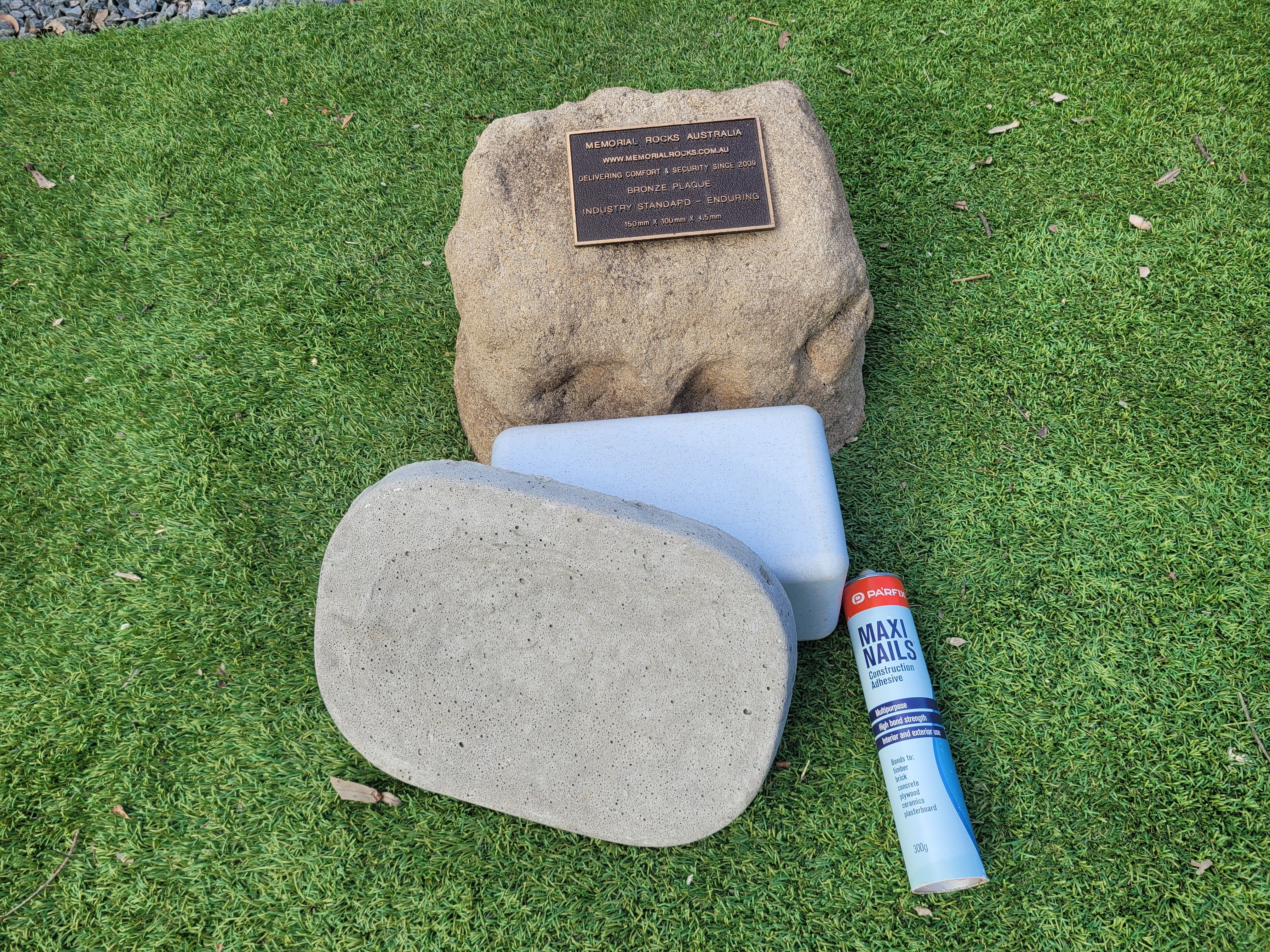 Memorial Rock Urn 1899 Medium Natural Riversand