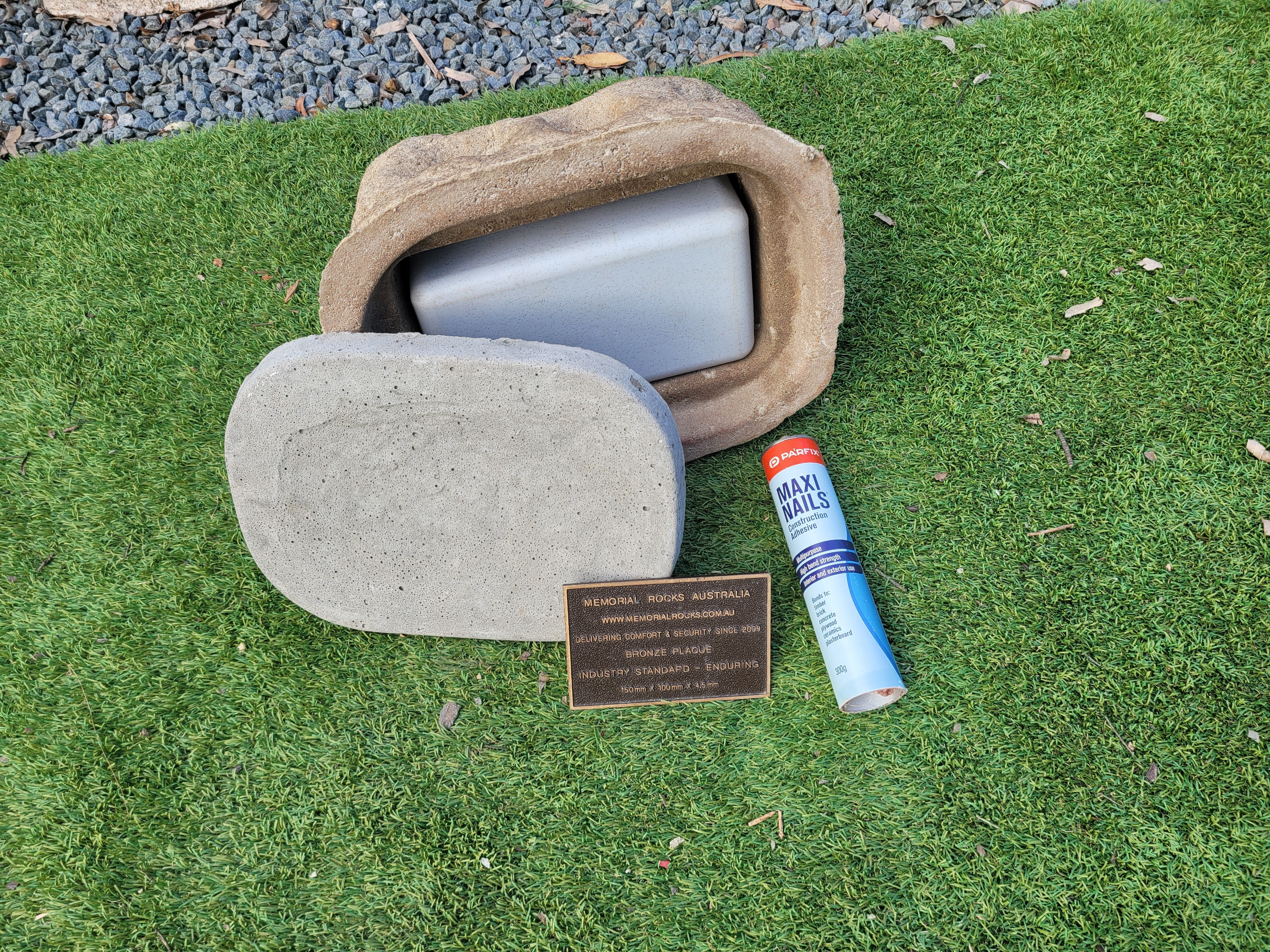 Memorial Rock Urn 1899 Medium Natural Riversand