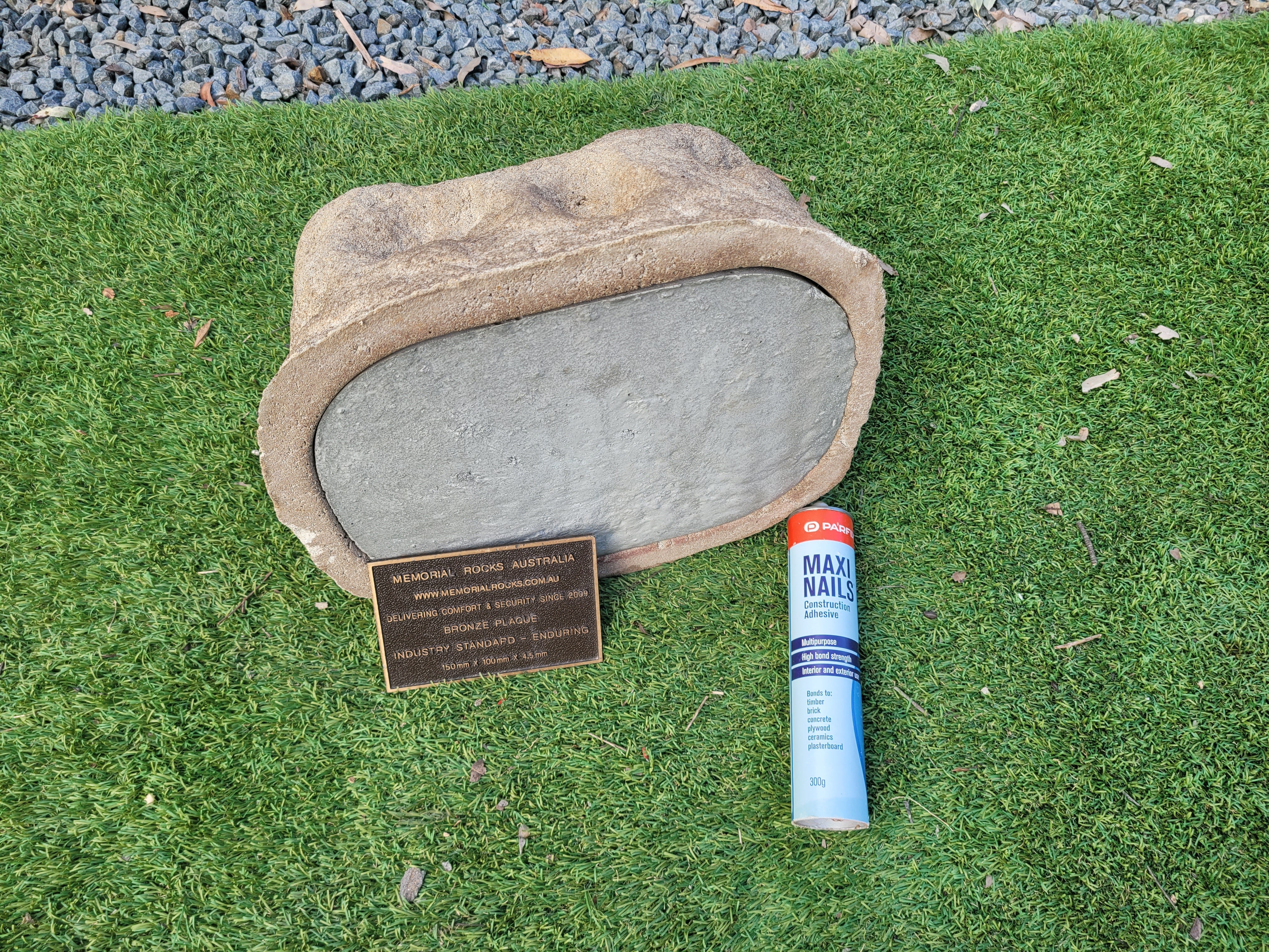 Memorial Rock Urn 1899 Medium Natural Riversand