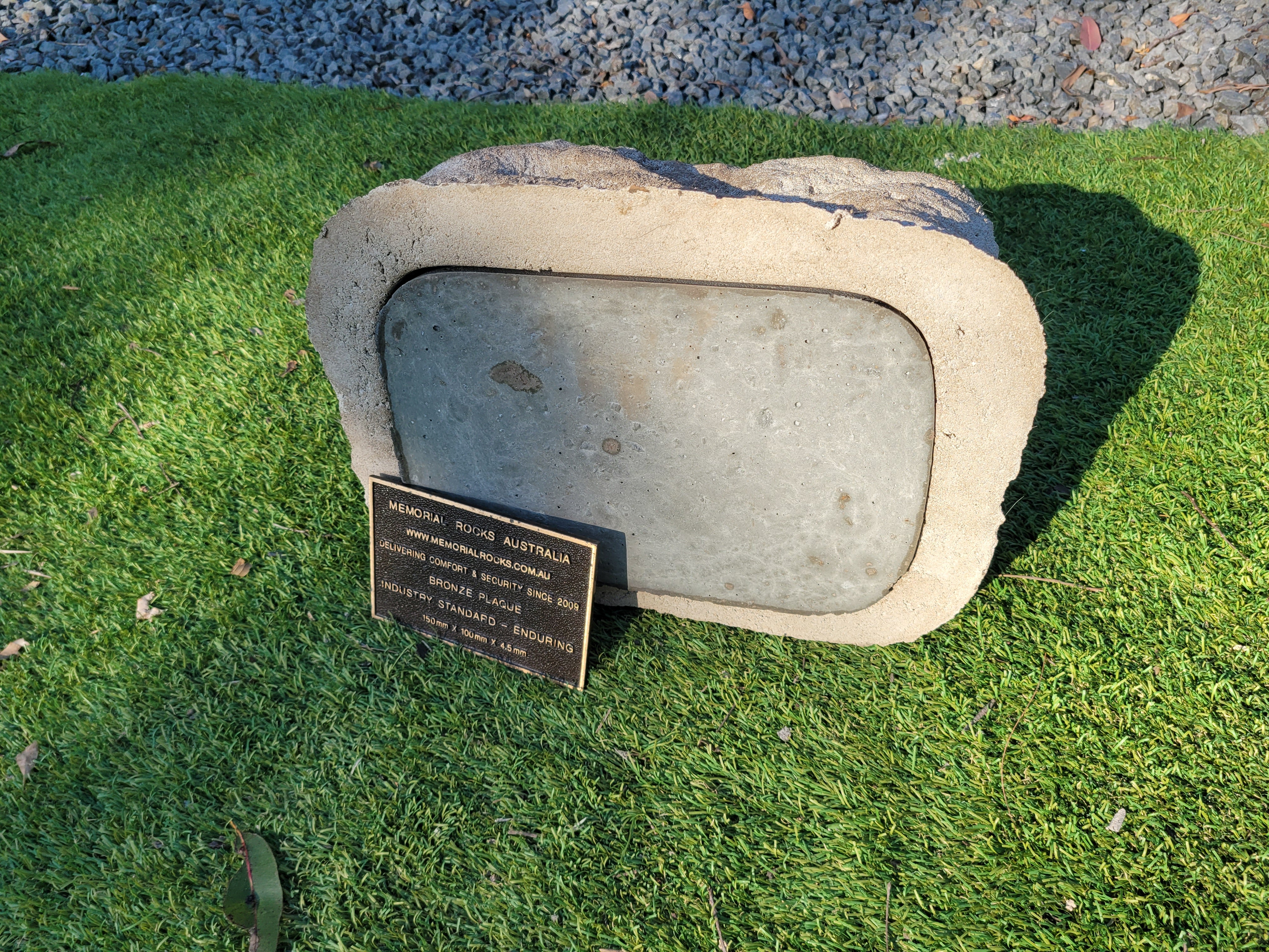 Memorial Rock Urn 1906 Regular Natural Riversand