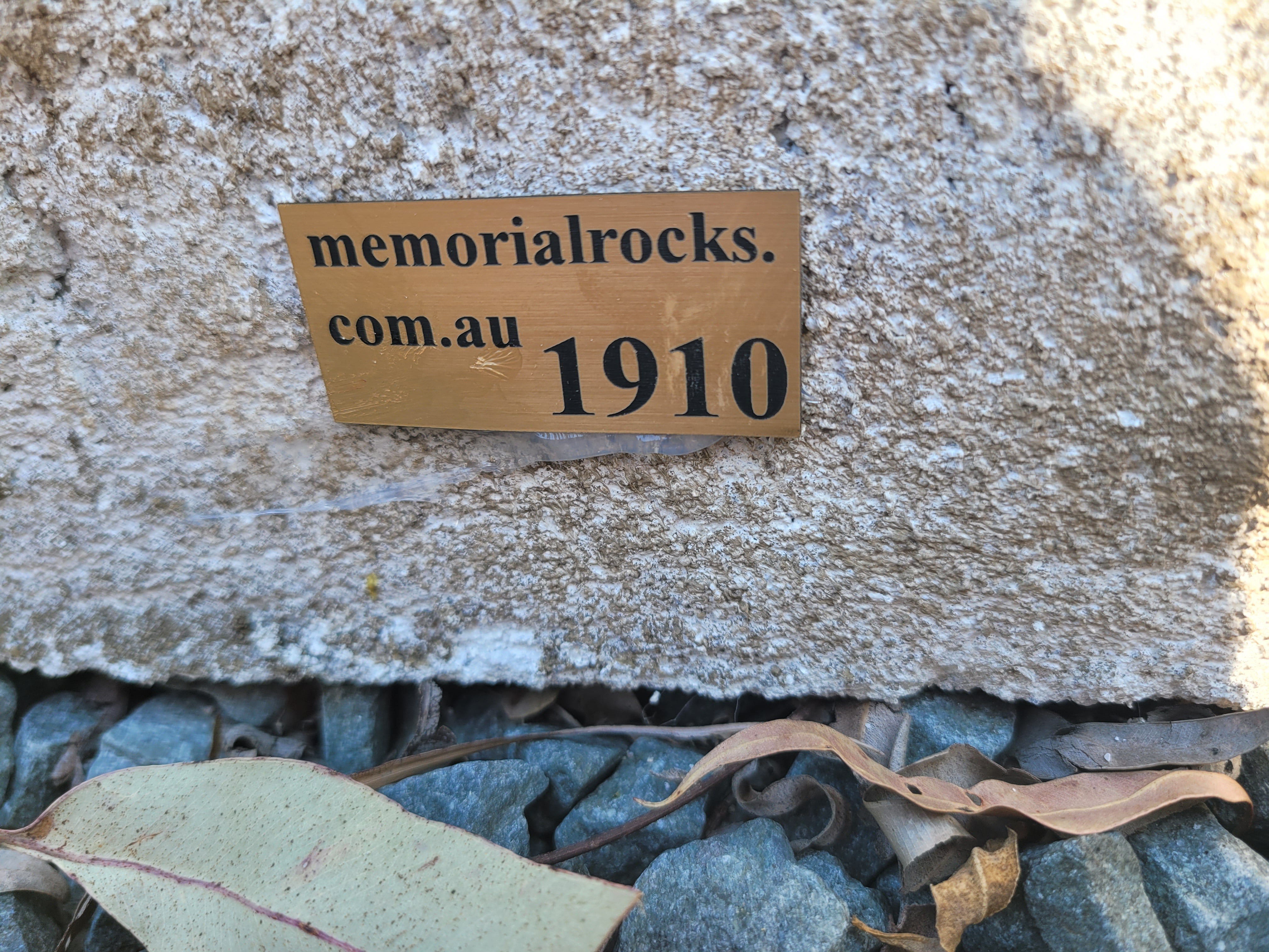 Memorial Rock Urn 1910 Extra-Large  Natural Riversand