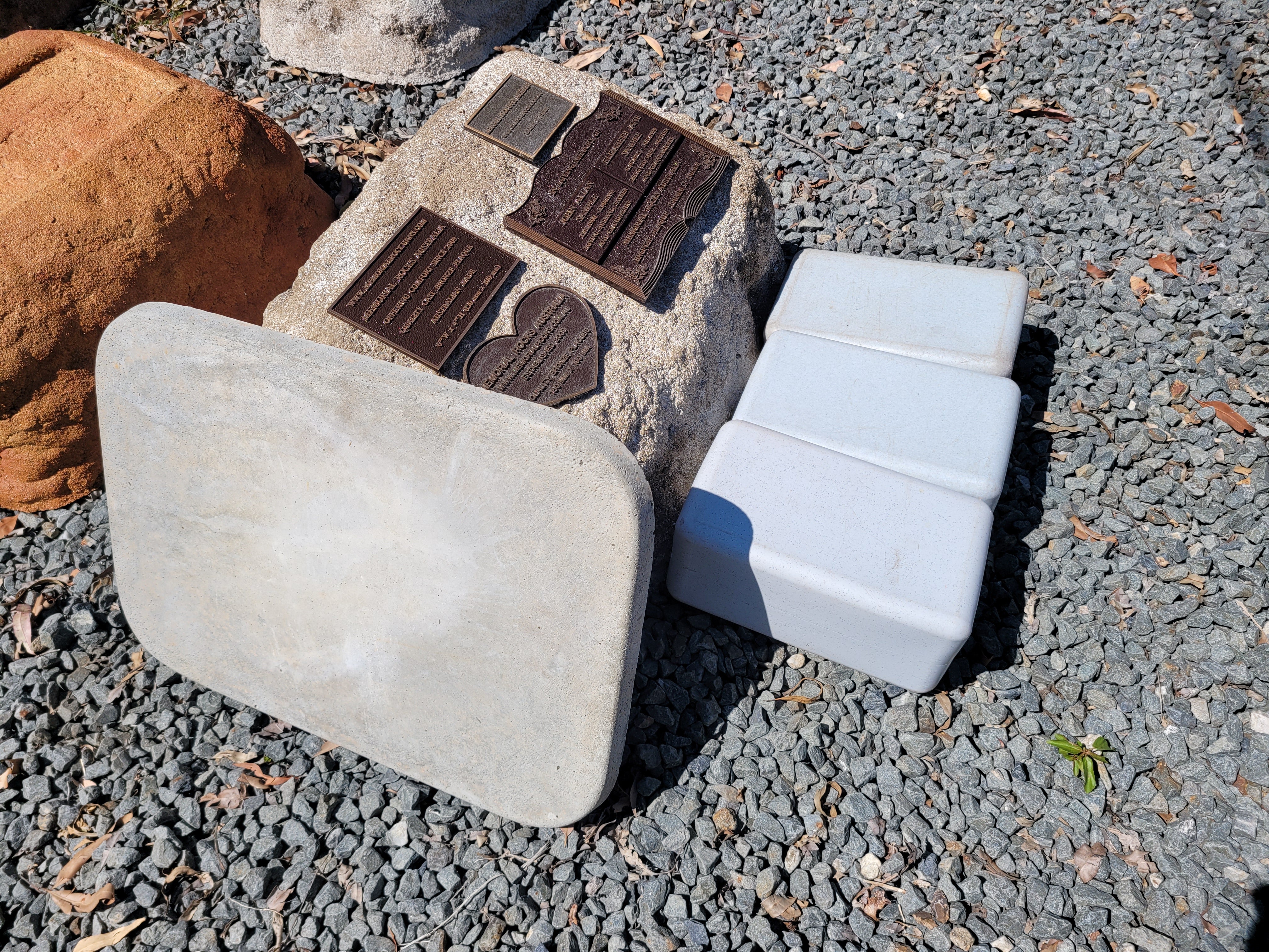 Memorial Rock Urn 1910 Extra-Large  Natural Riversand