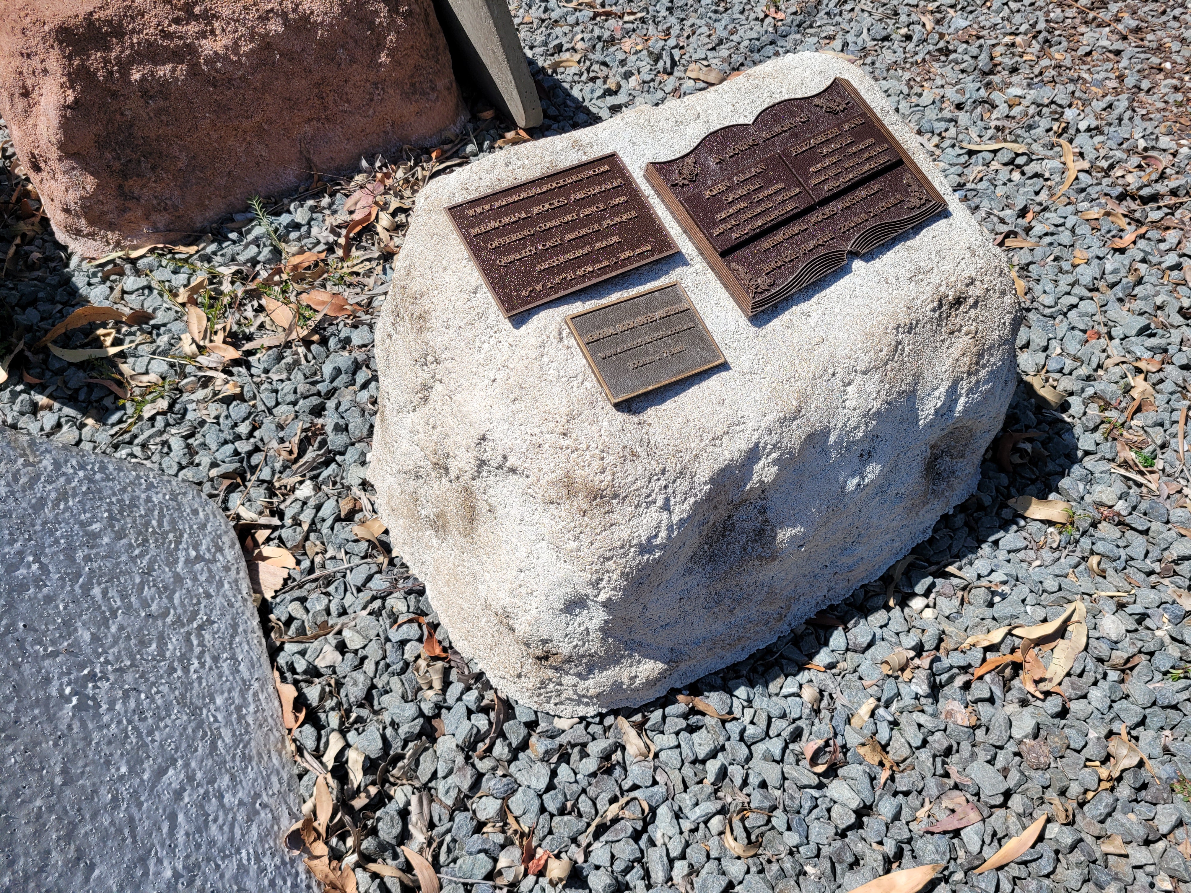 Memorial Rock Urn 1911 Extra-Large  Natural Riversand