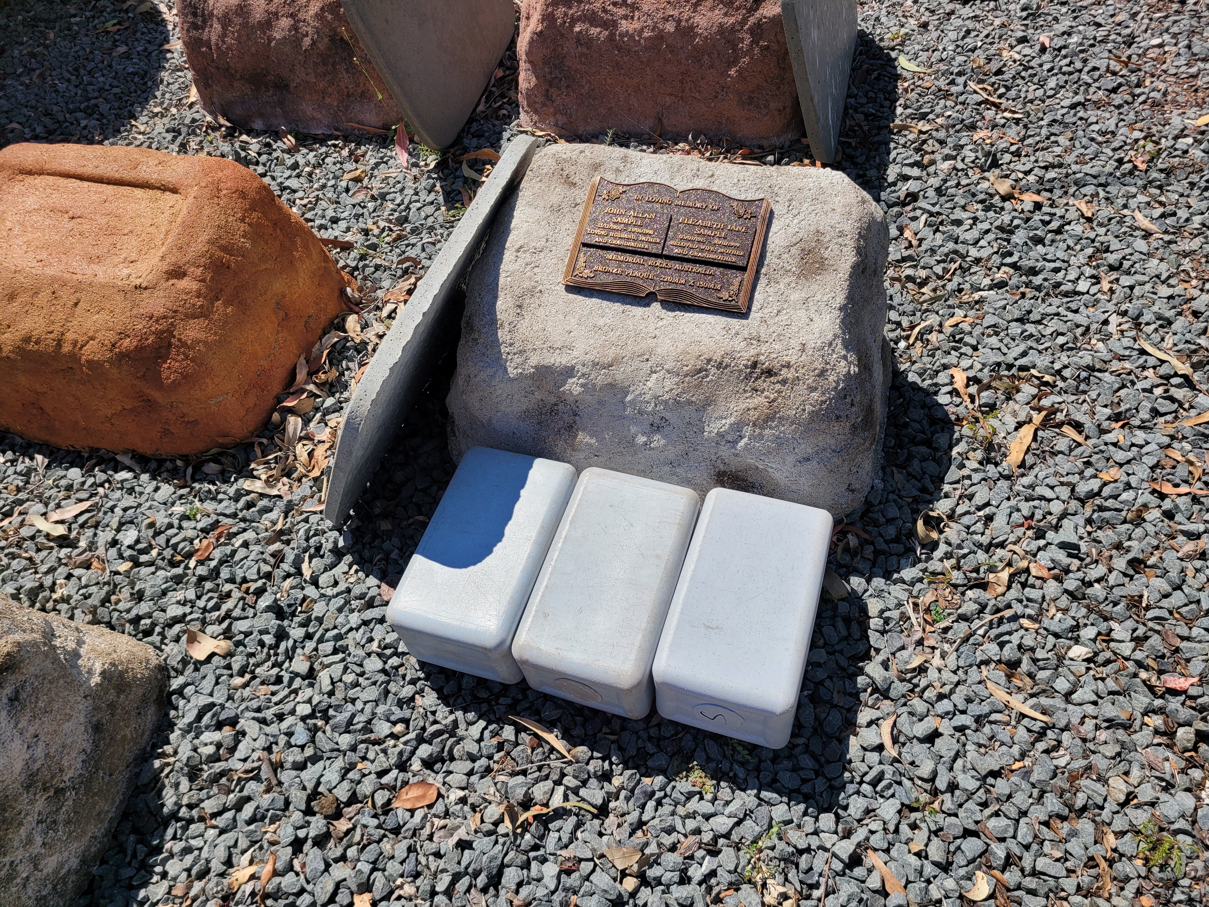 Memorial Rock Urn 1911 Extra-Large  Natural Riversand