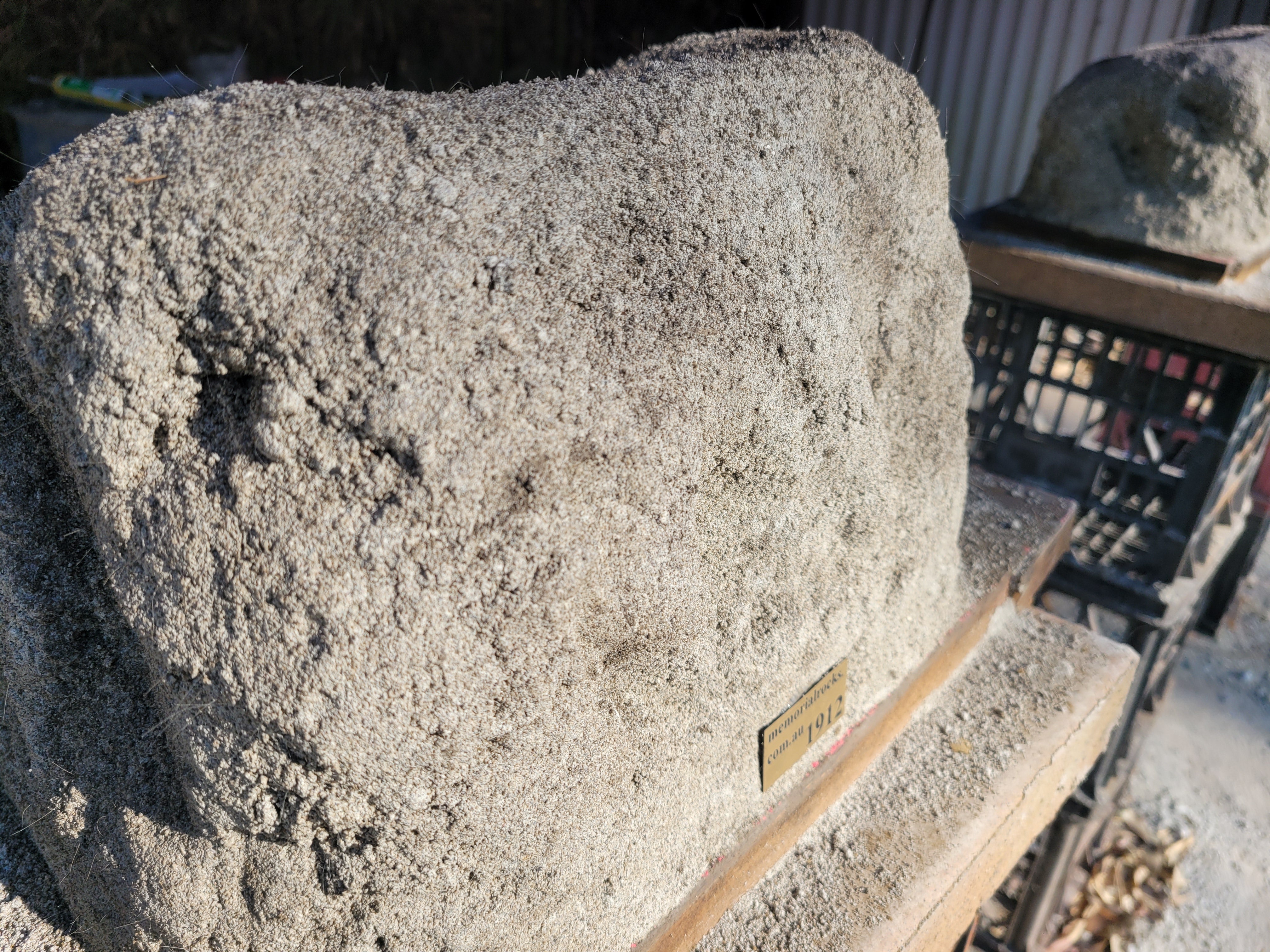 Memorial Rock Urn 1912 Regular Natural Riversand