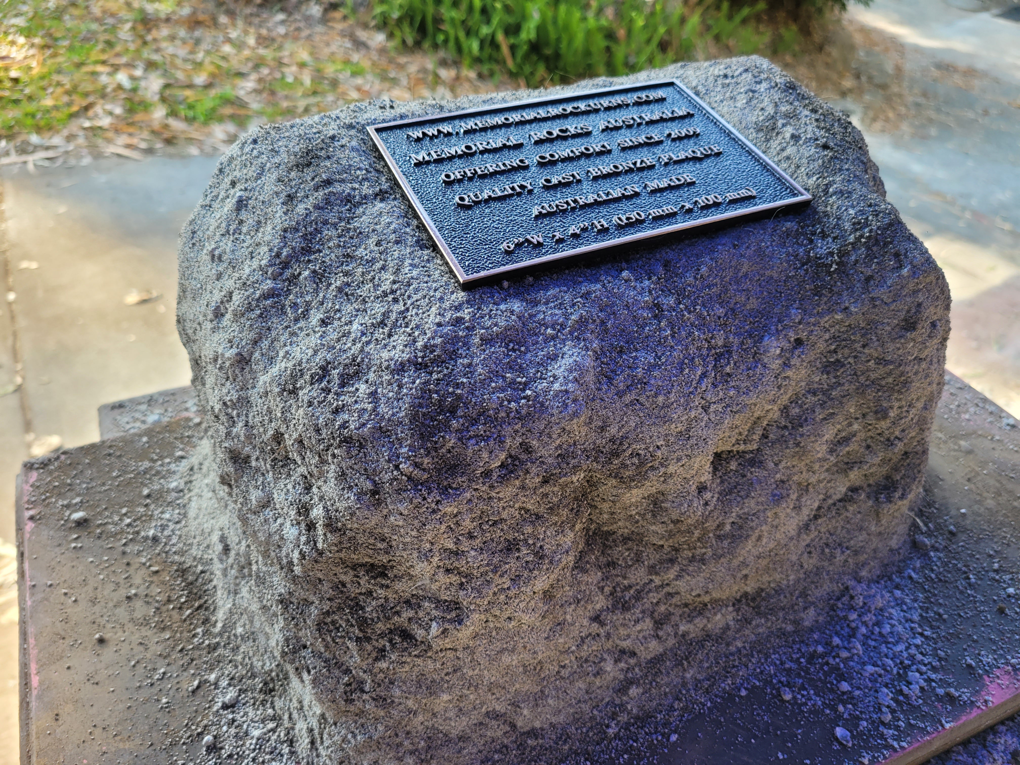 Memorial Rock Urn 1914 Regular Natural Riversand