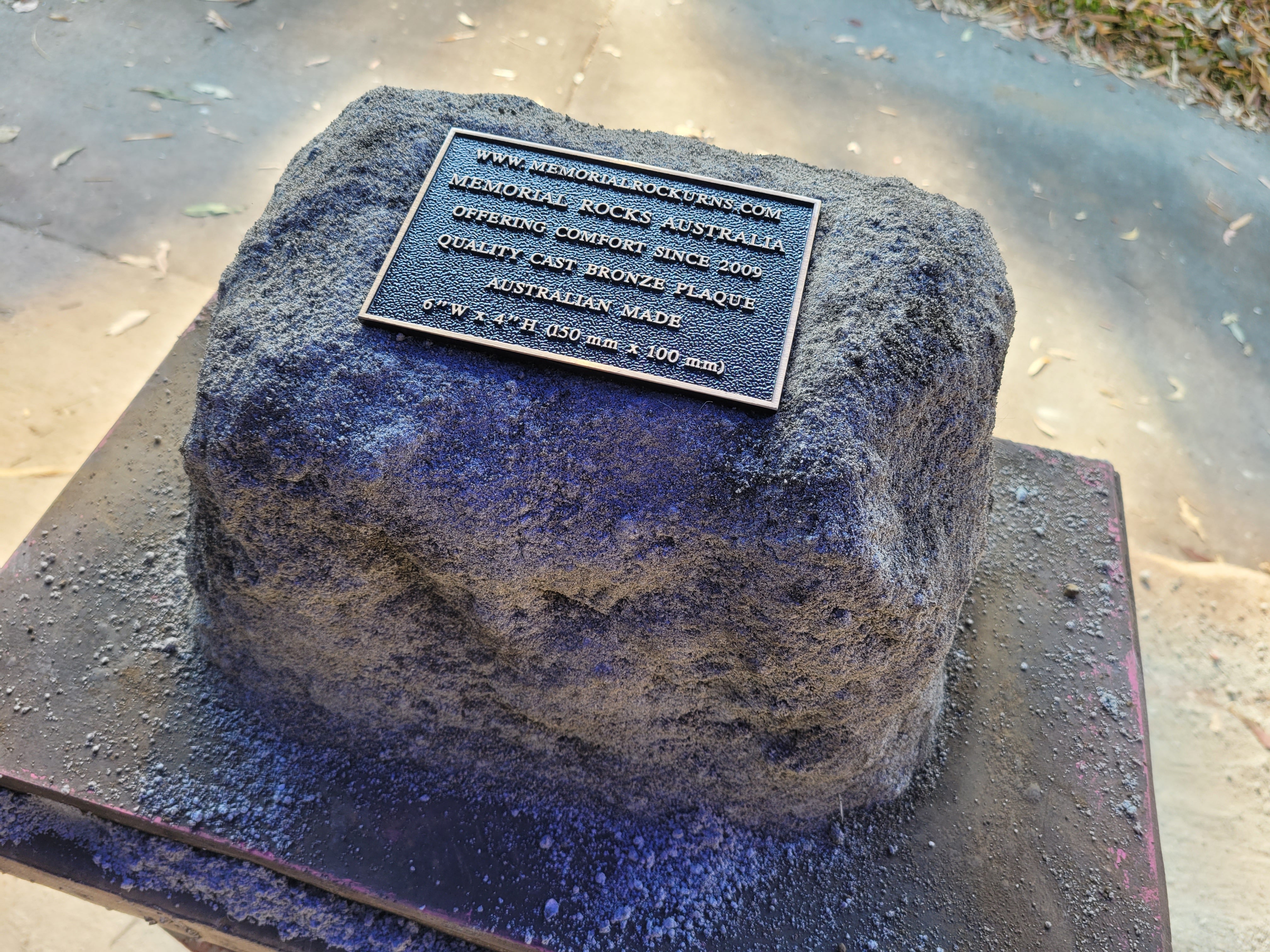 Memorial Rock Urn 1914 Regular Natural Riversand