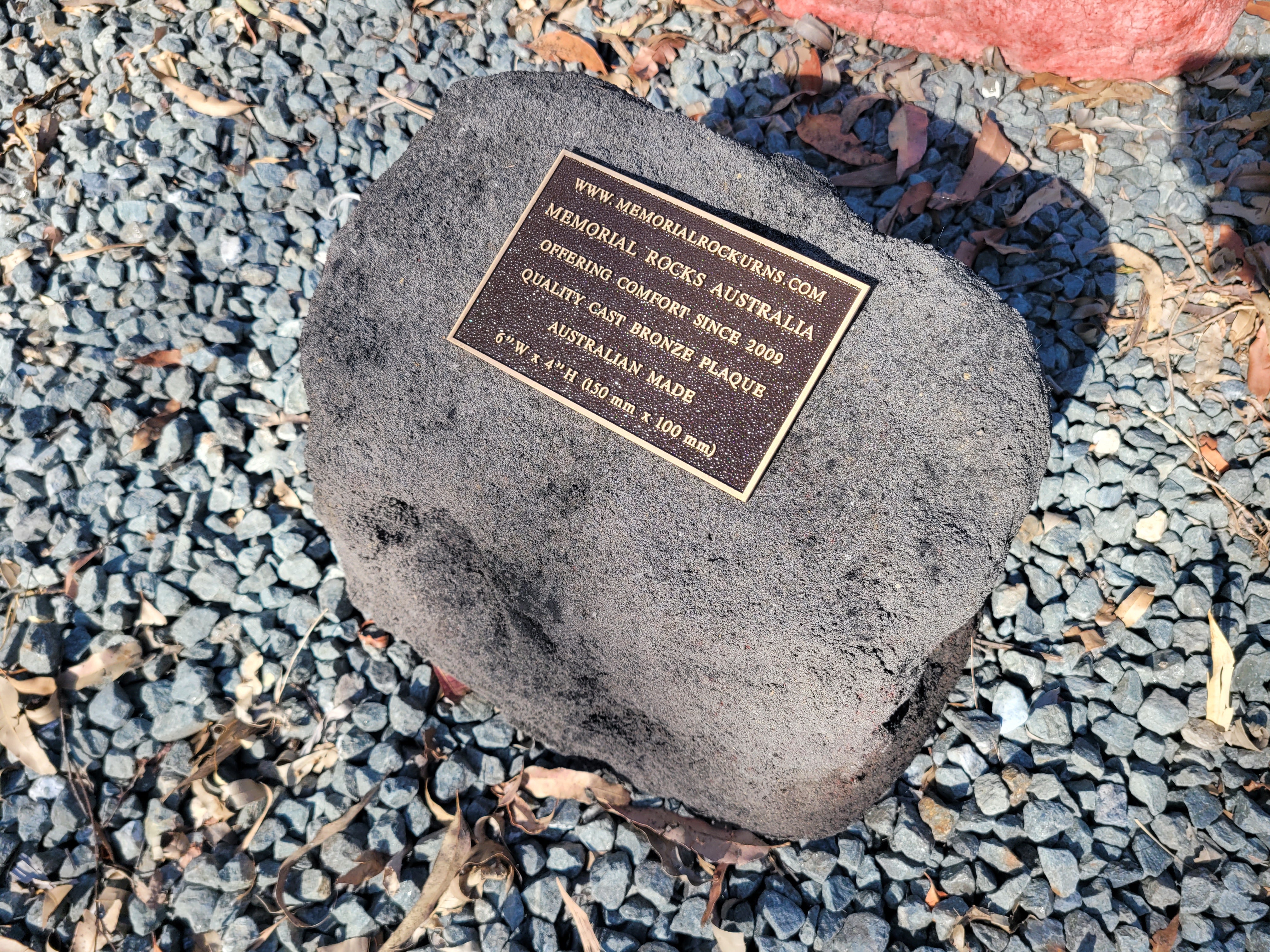 Memorial Rock Urn 1915 Medium Black / Charcoal