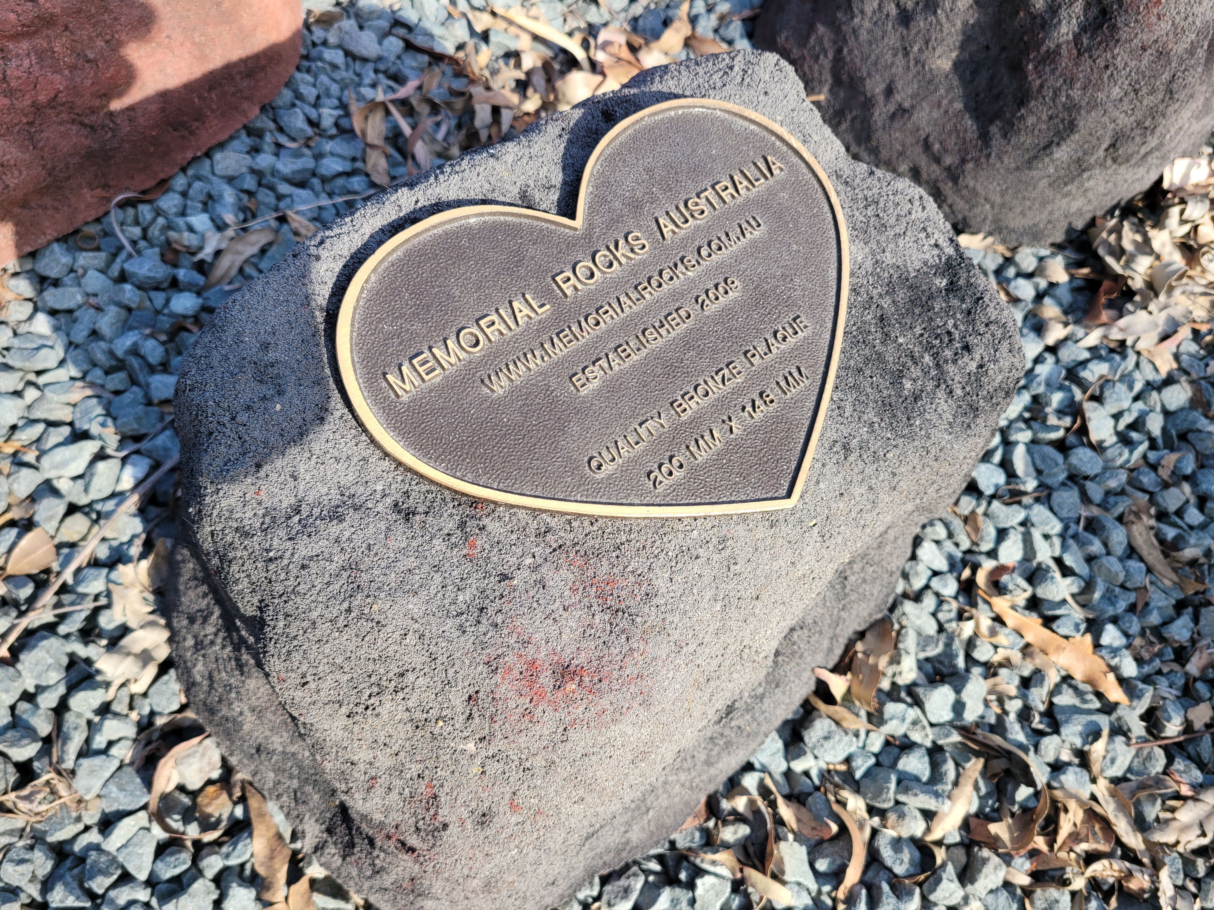 Memorial Rock Urn 1916 Medium Black / Charcoal