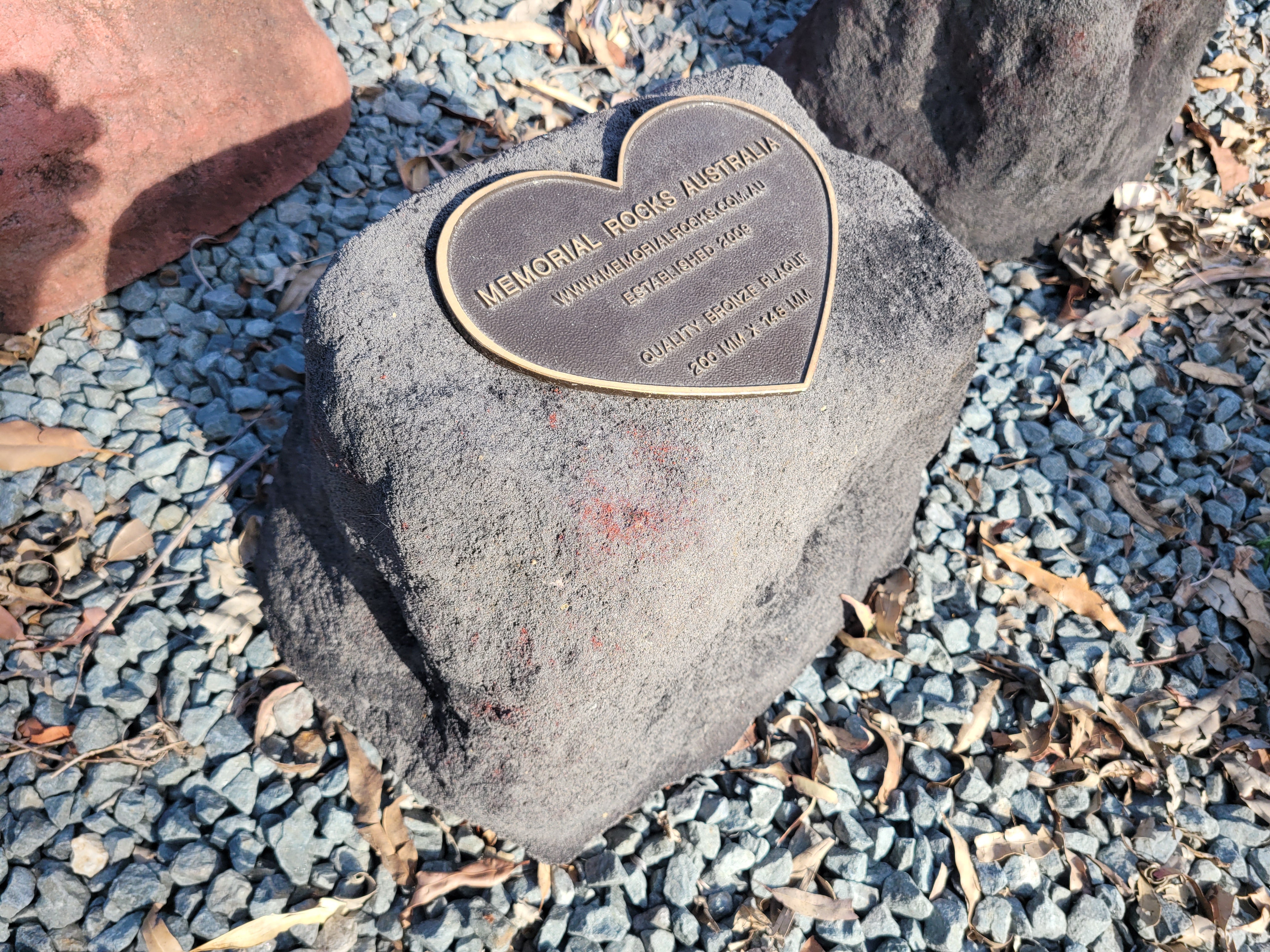 Memorial Rock Urn 1916 Medium Black / Charcoal