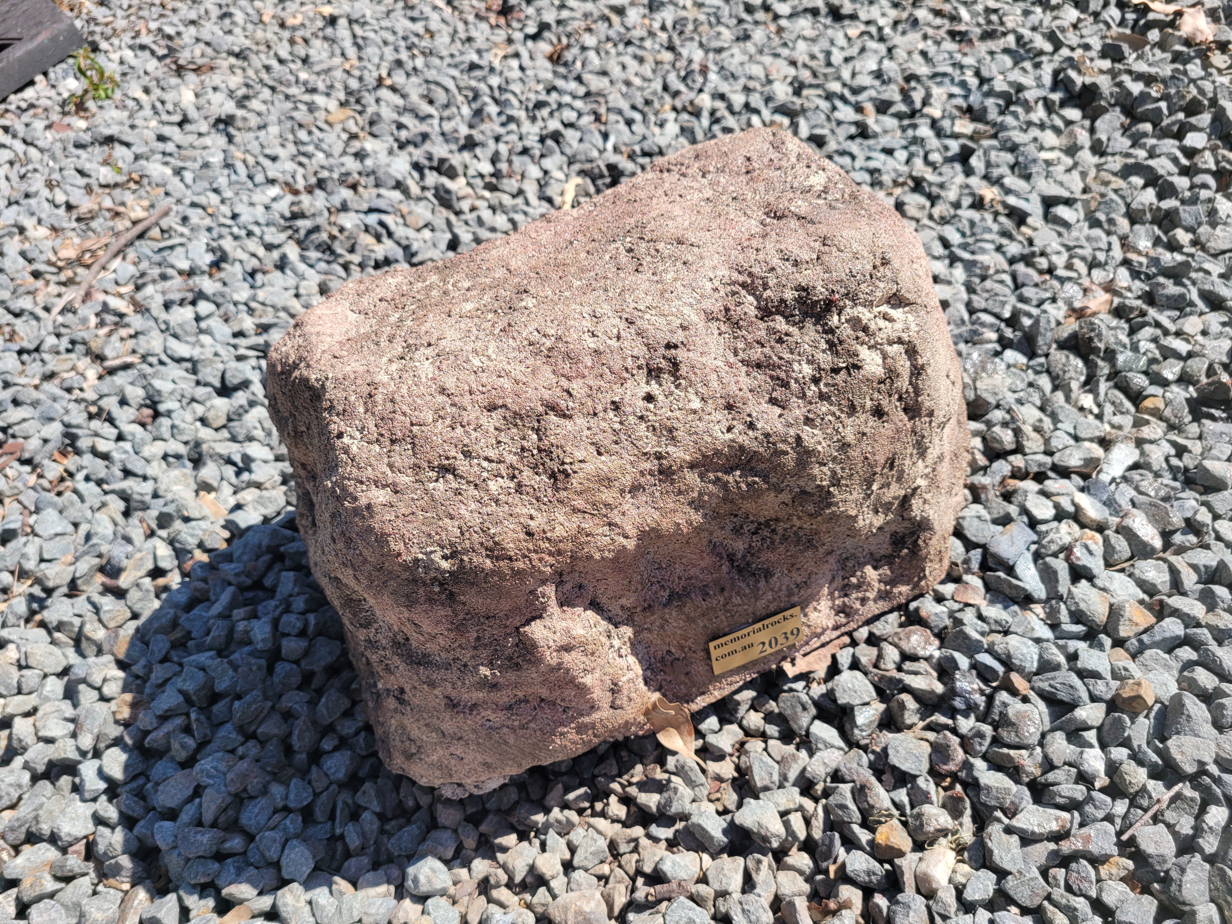 Memorial Rock Urn 2039 Regular Natural Riversand