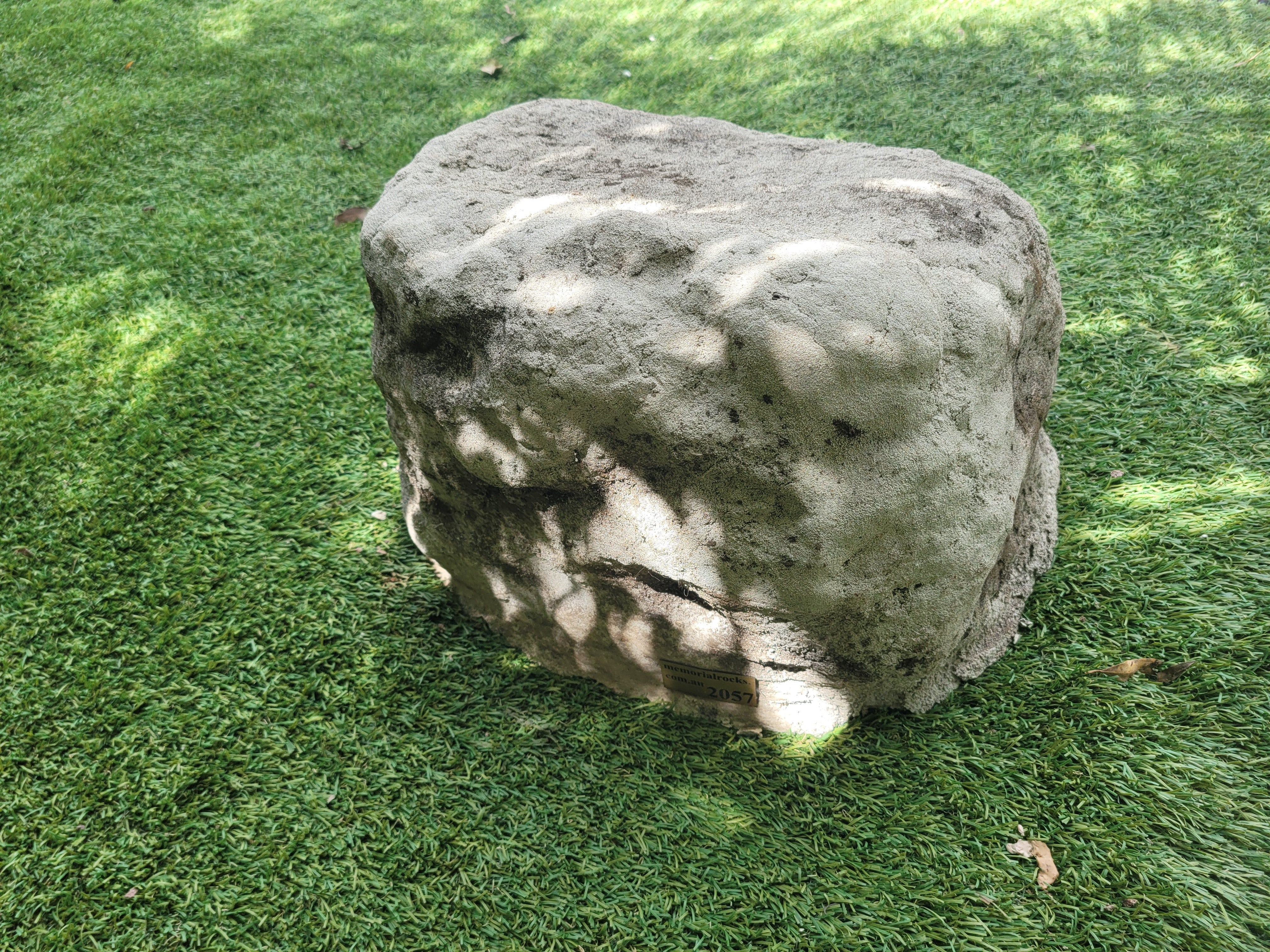 Memorial Rock Urn 2057 Medium Natural Riversand