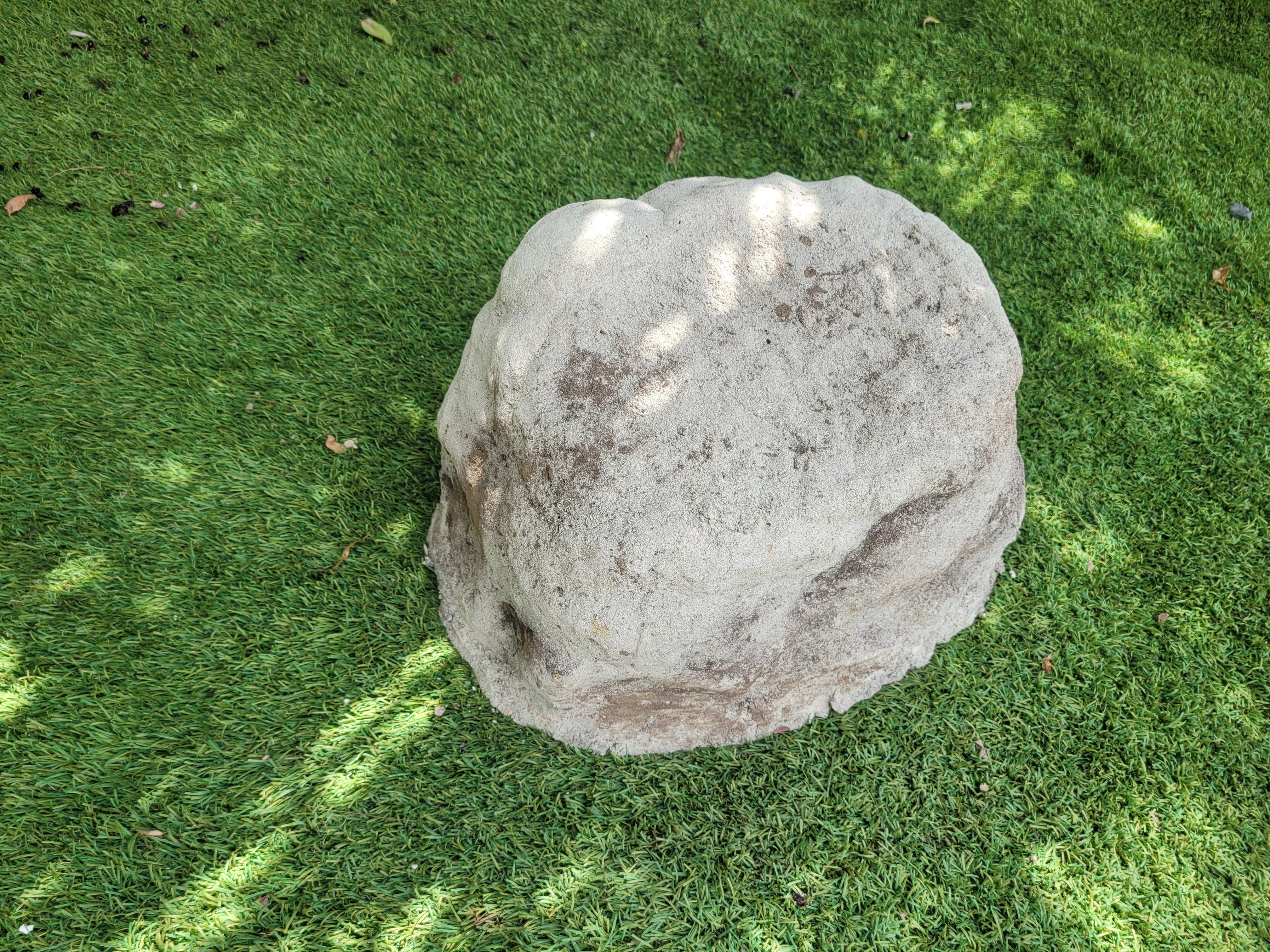 Memorial Rock Urn 2057 Medium Natural Riversand