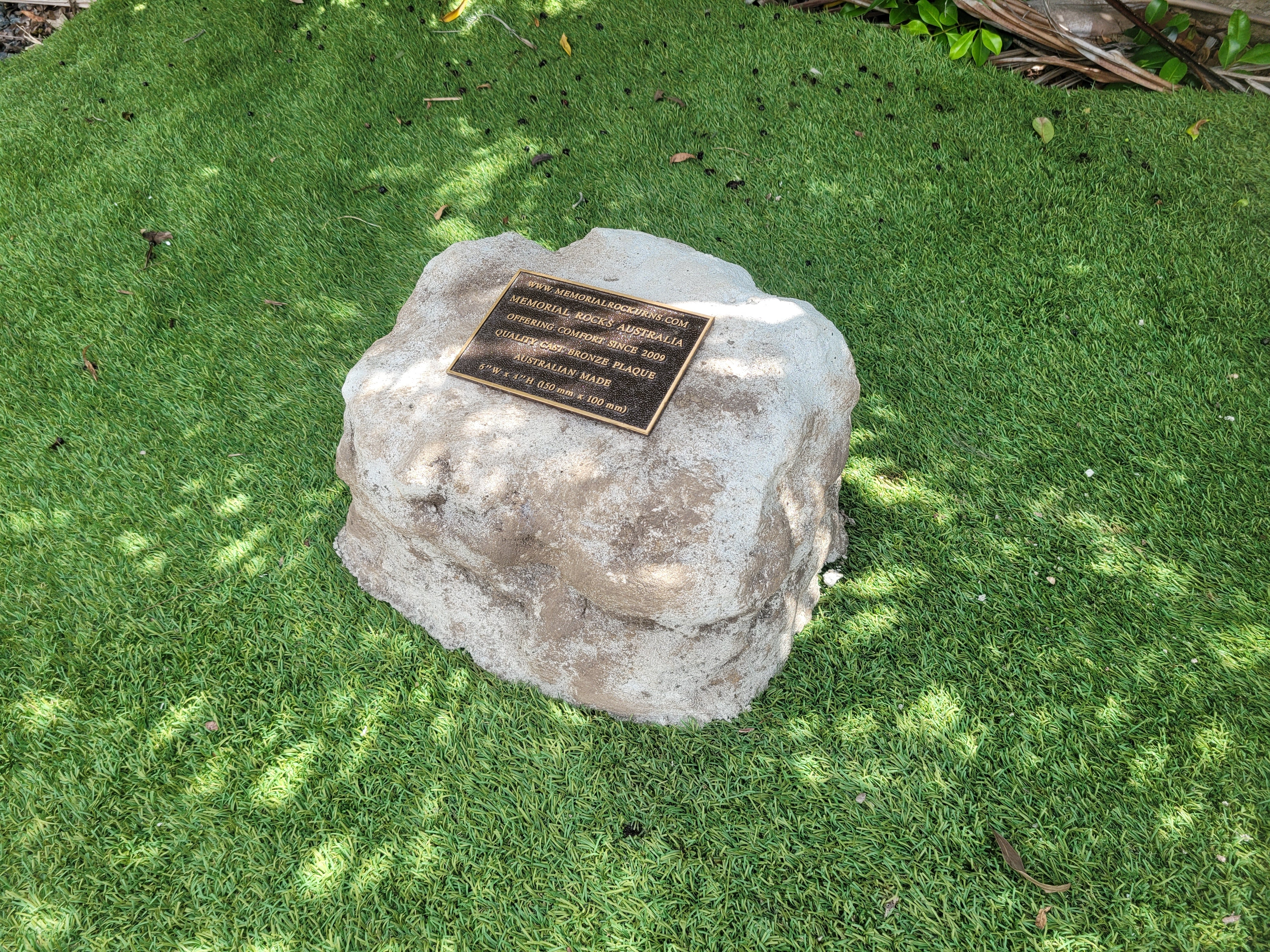 Memorial Rock Urn 2058 Medium Natural Riversand