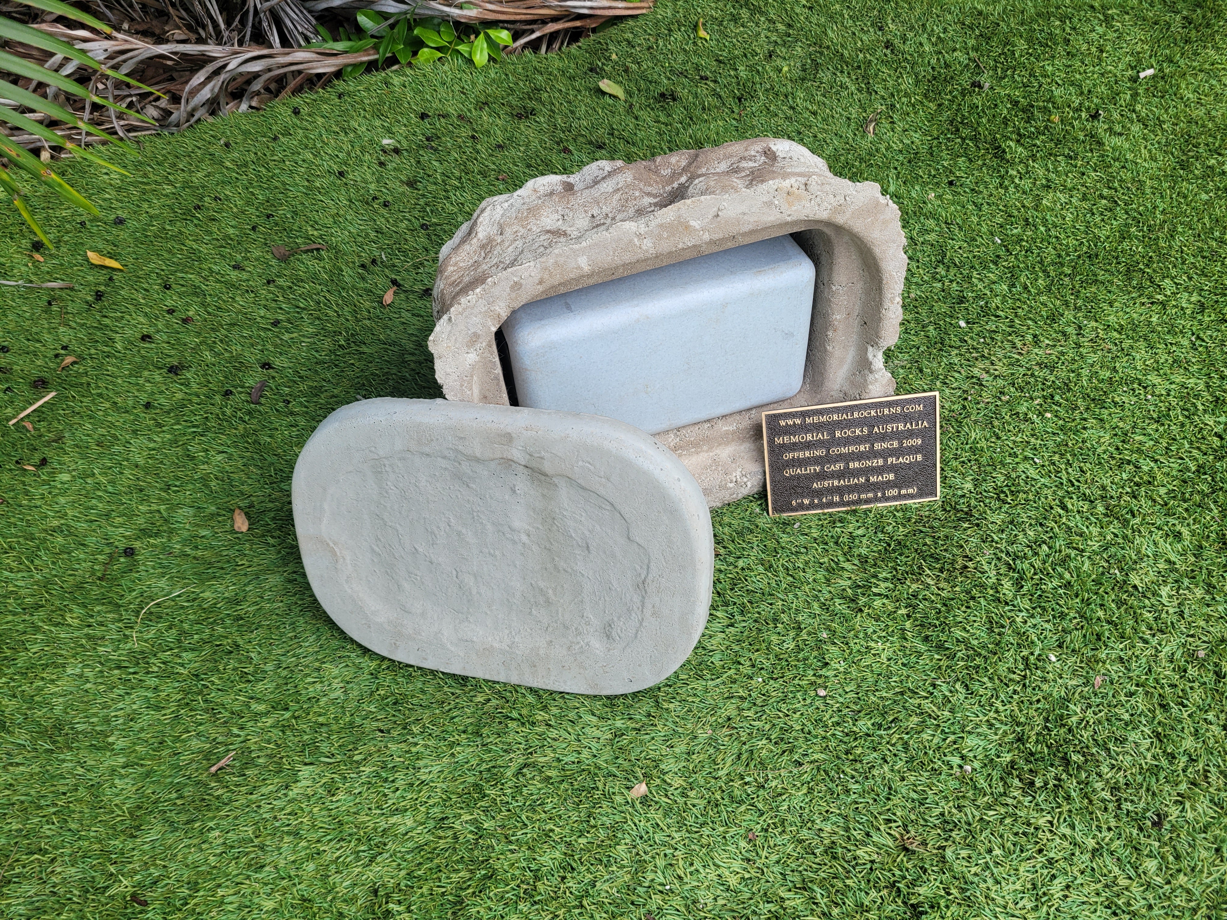 Memorial Rock Urn 2058 Medium Natural Riversand