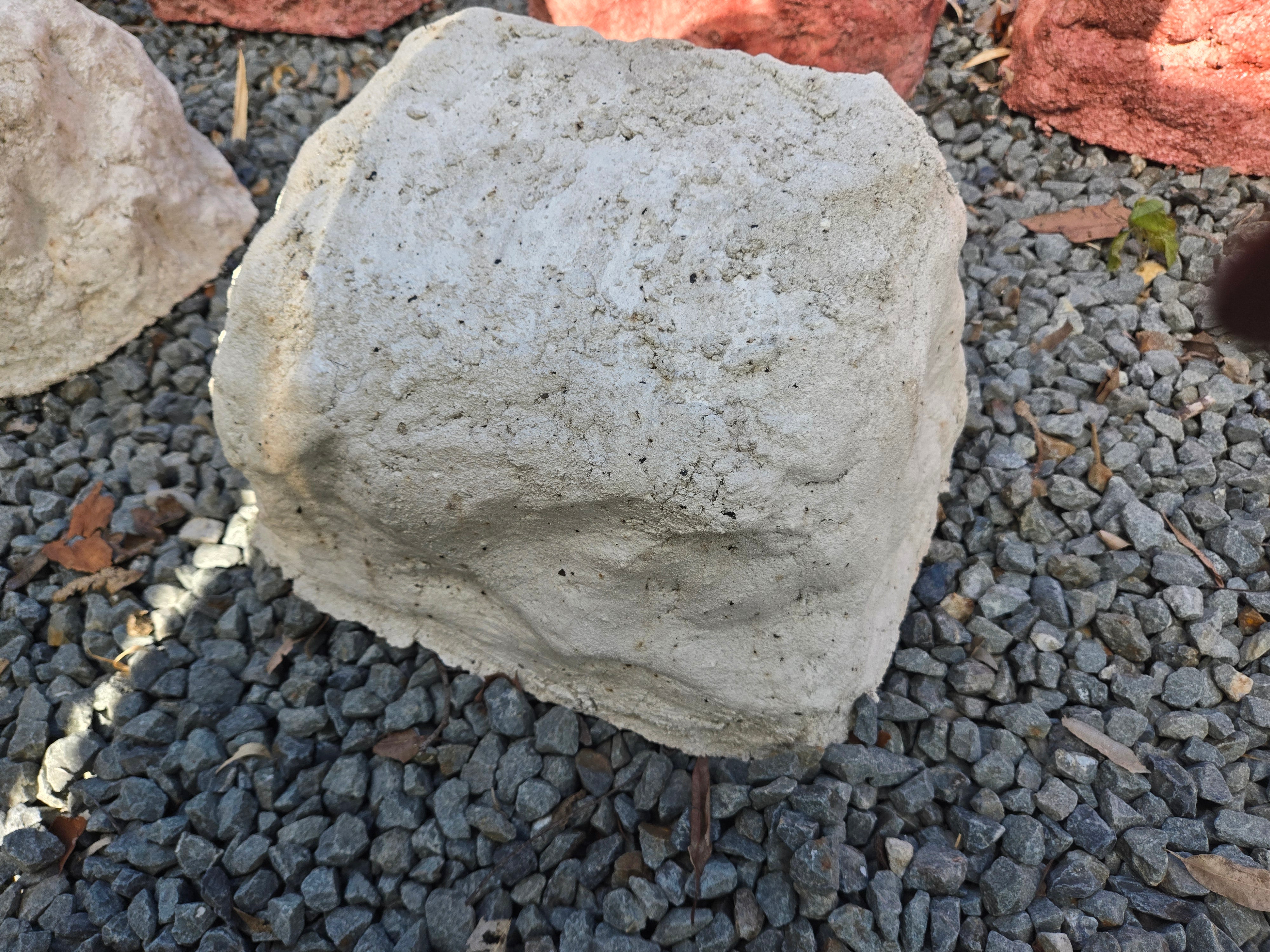 Memorial Rock Urn 2124 Regular White