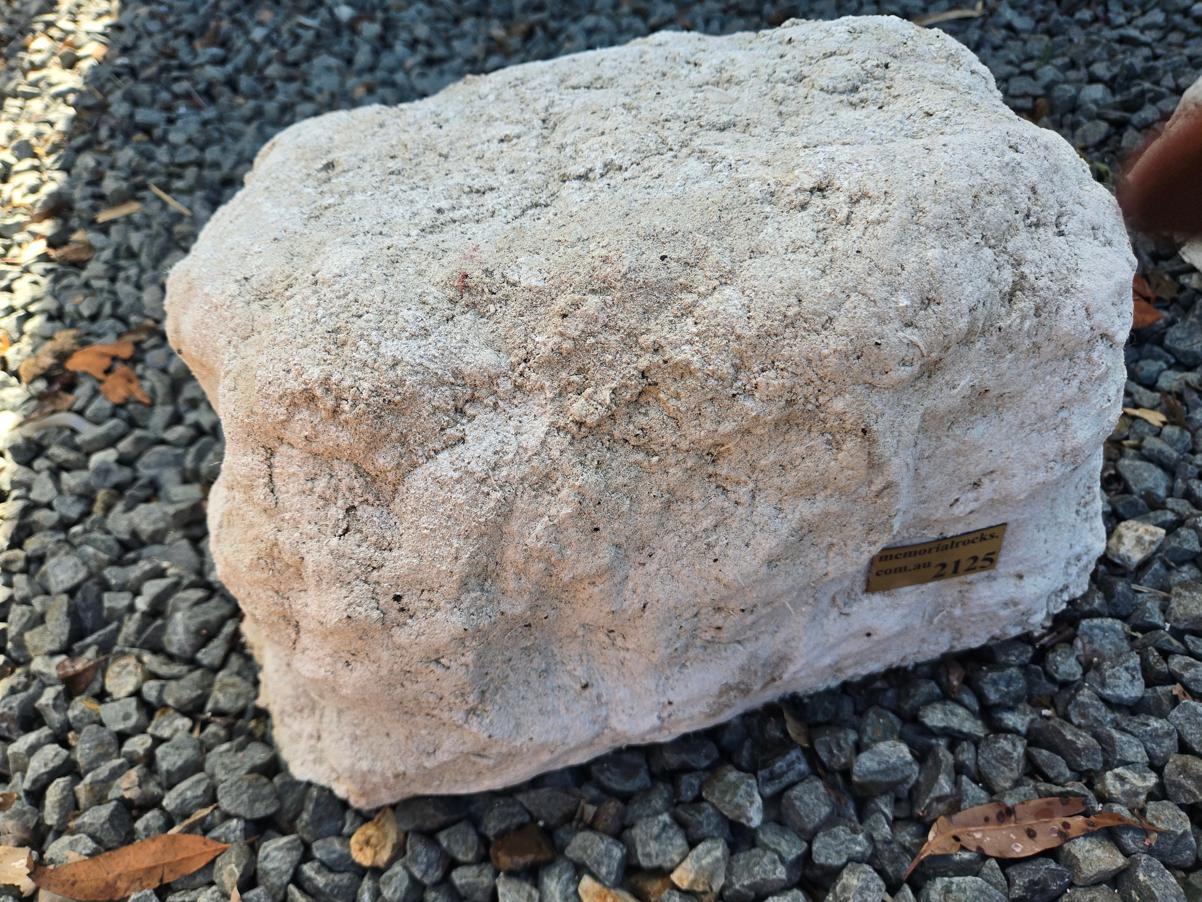 Memorial Rock Urn 2125 Regular White