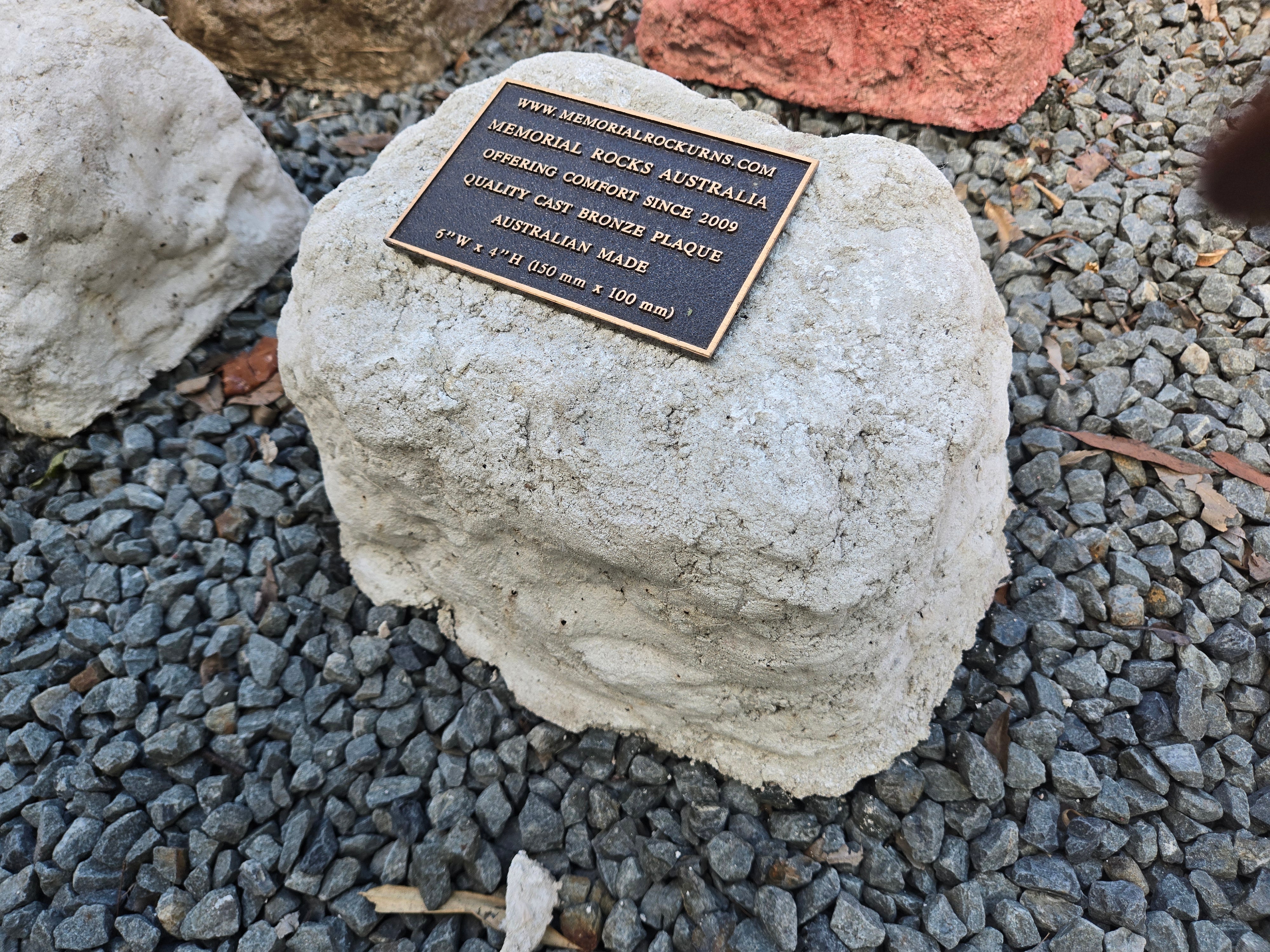 Memorial Rock Urn 2125 Regular White