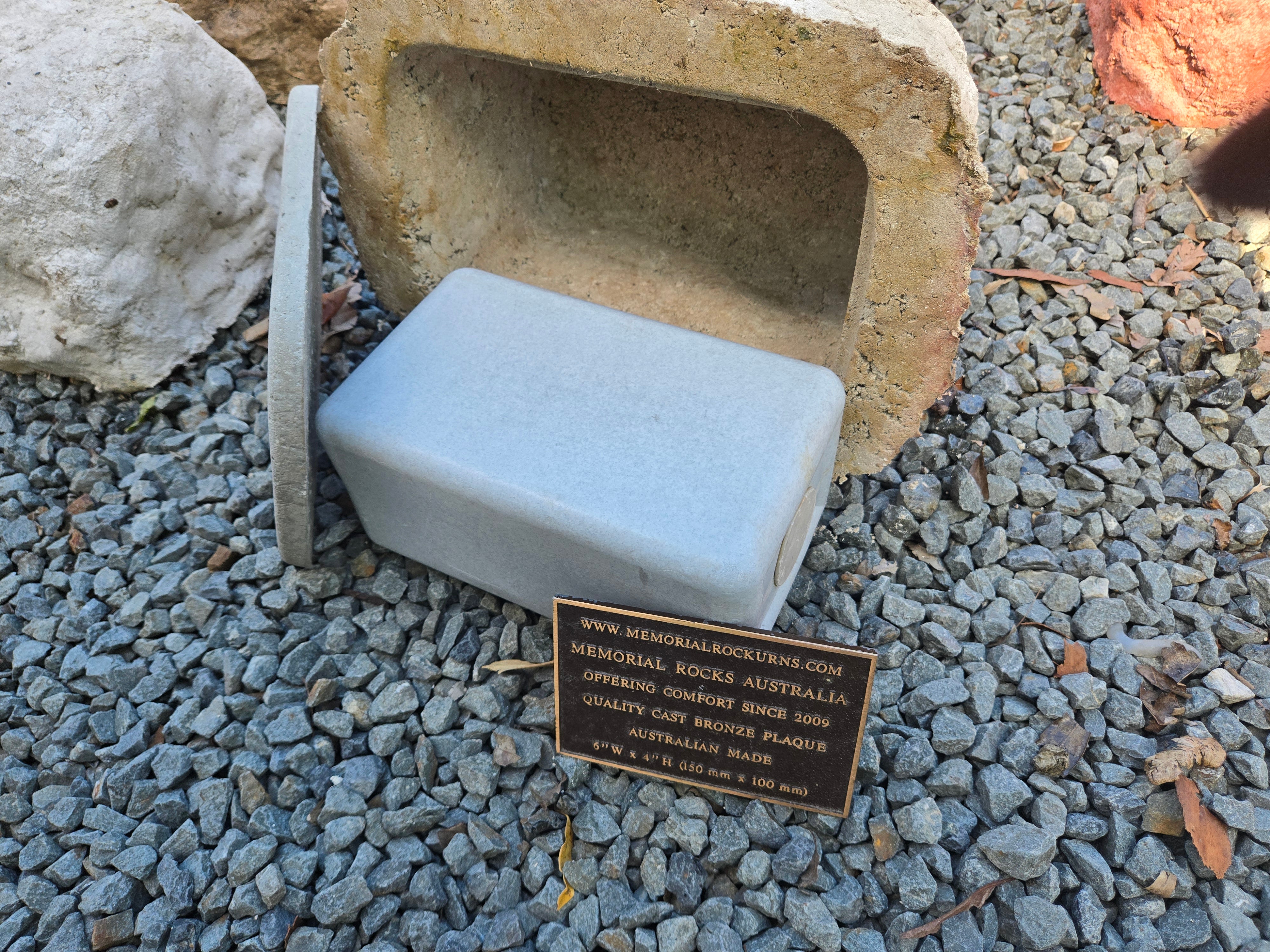 Memorial Rock Urn 2125 Regular White