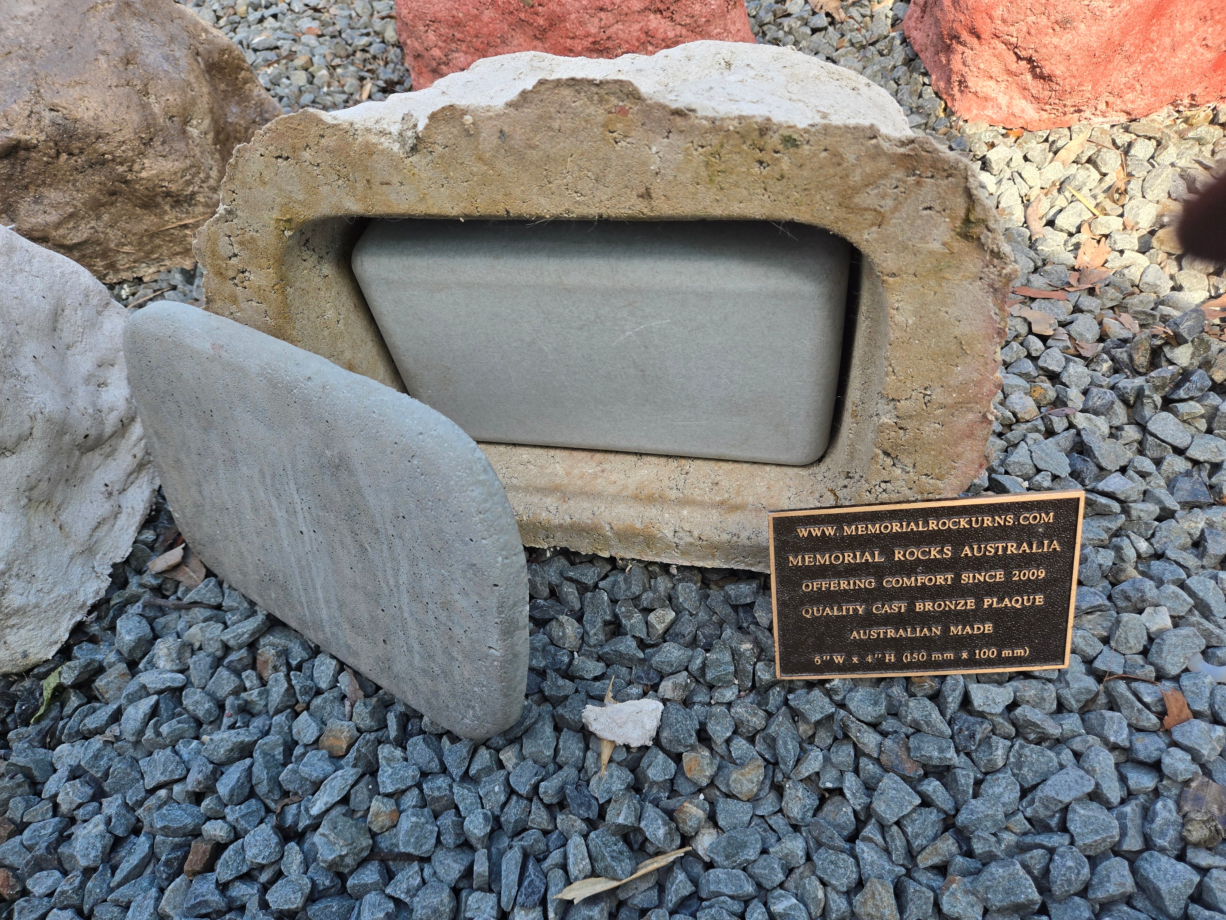 Memorial Rock Urn 2125 Regular White