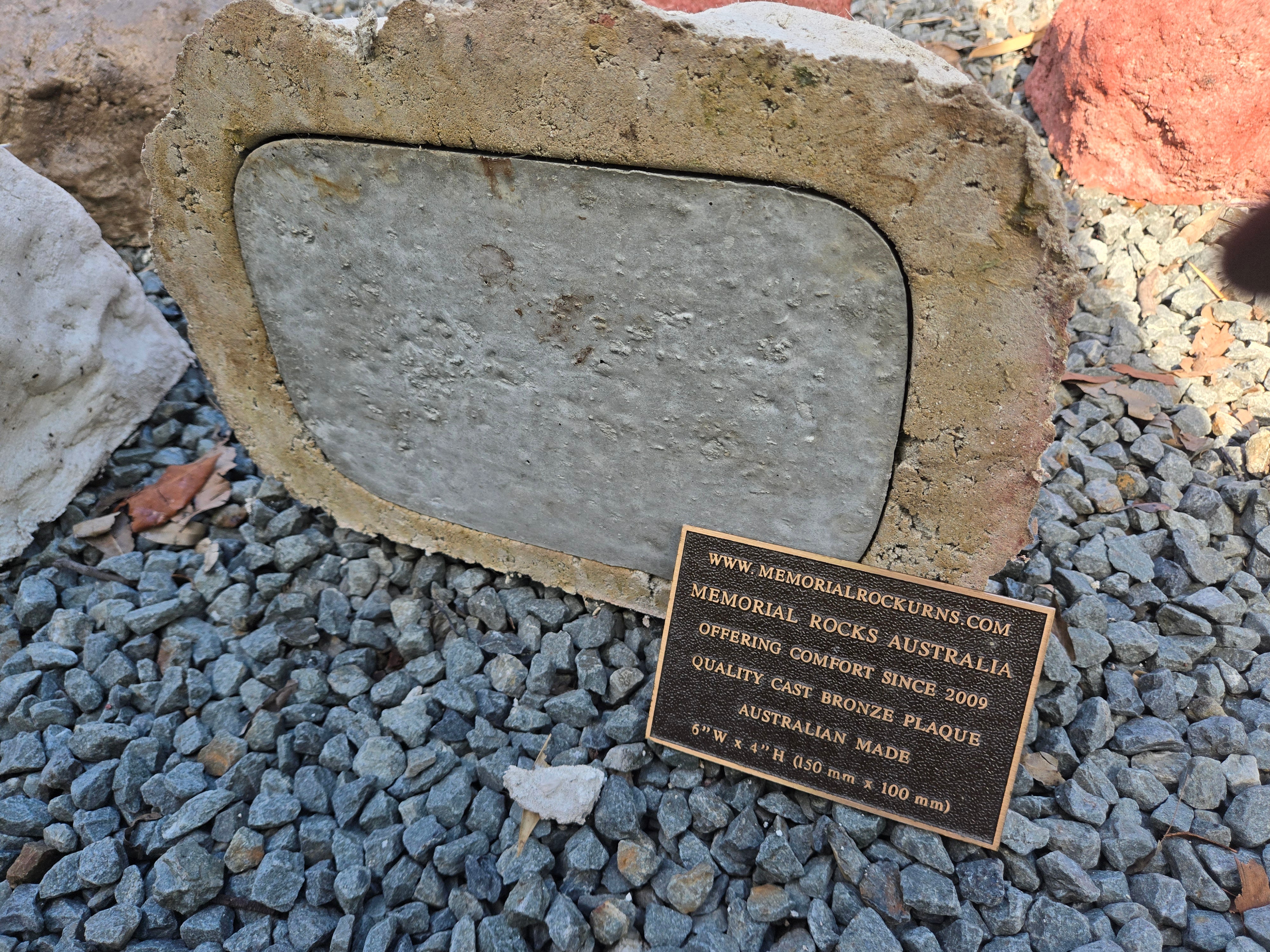 Memorial Rock Urn 2125 Regular White