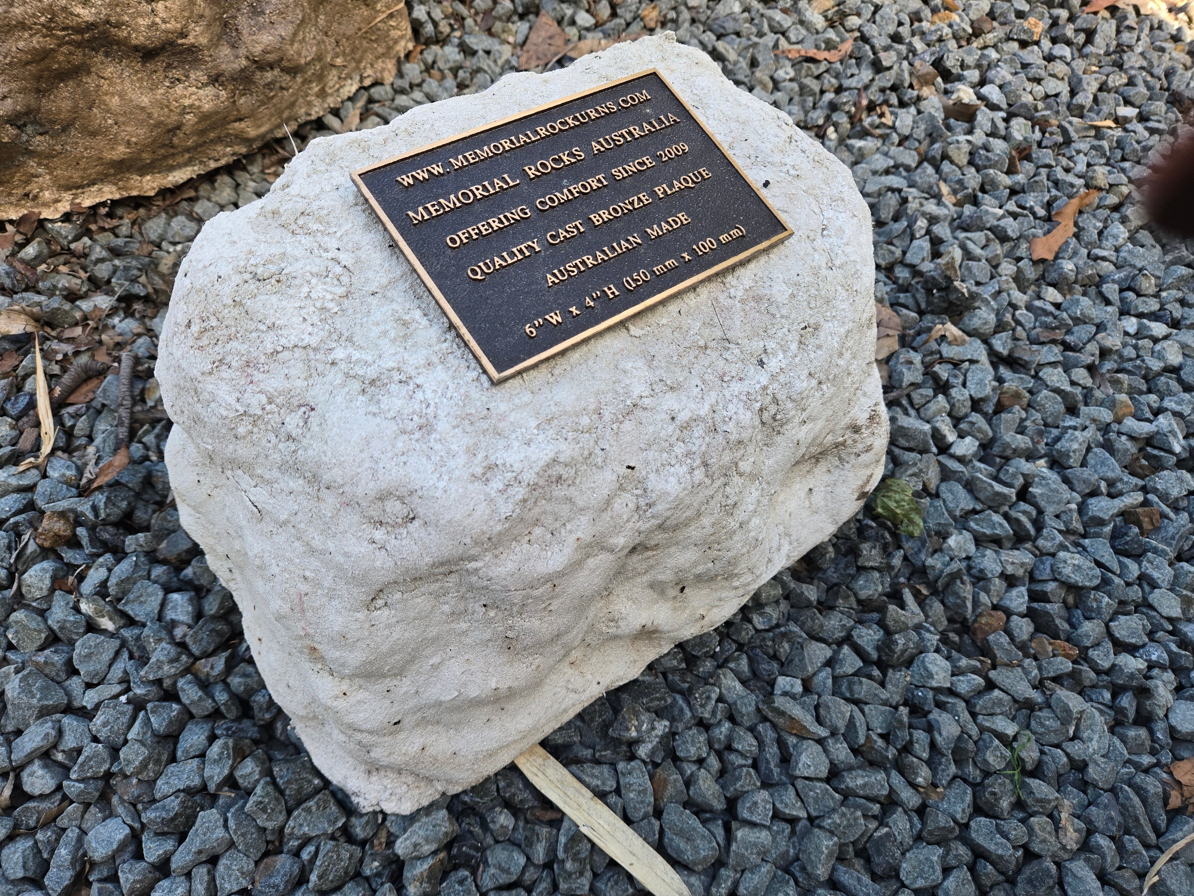 Memorial Rock Urn 2126 Regular White