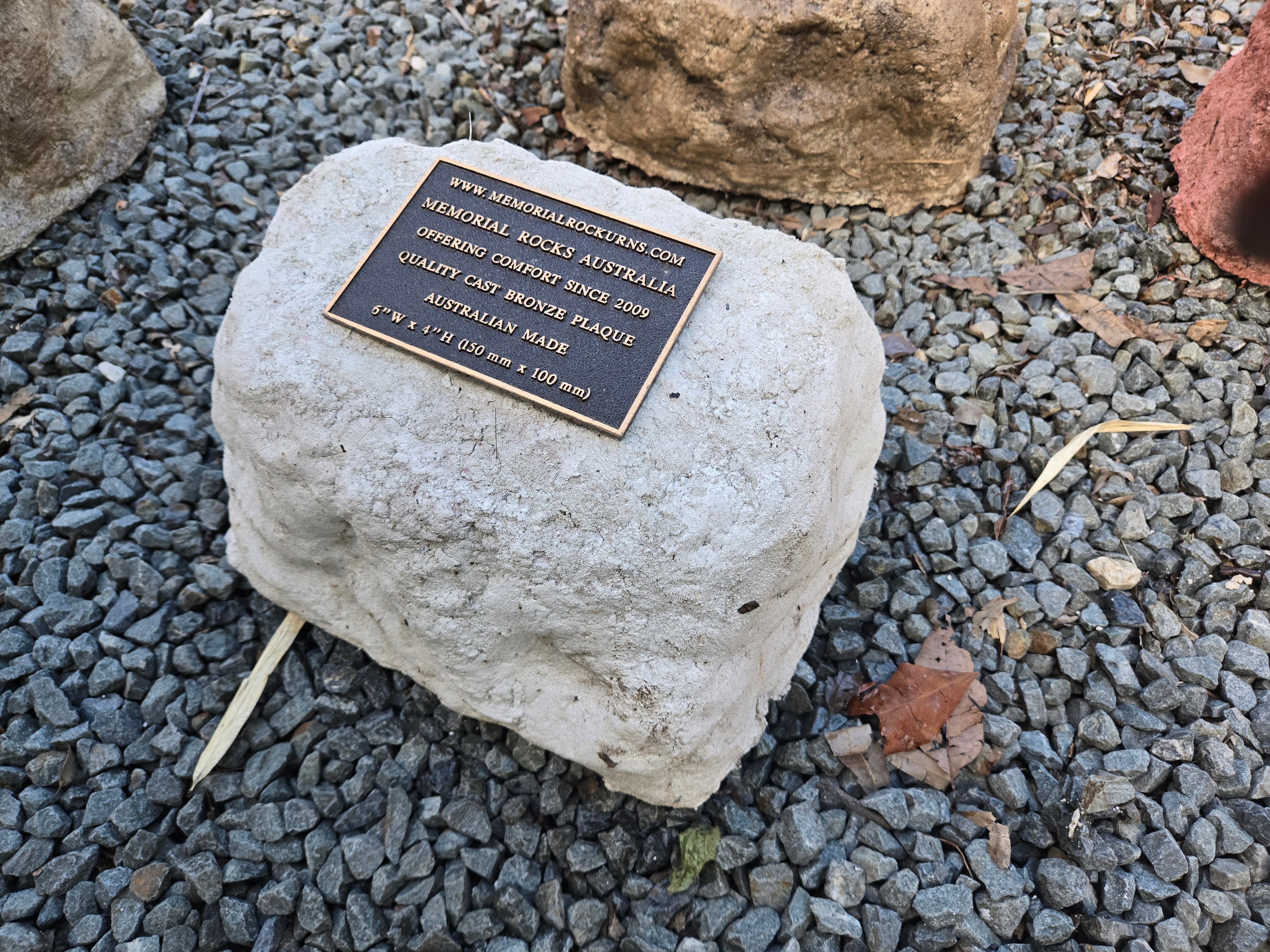 Memorial Rock Urn 2126 Regular White