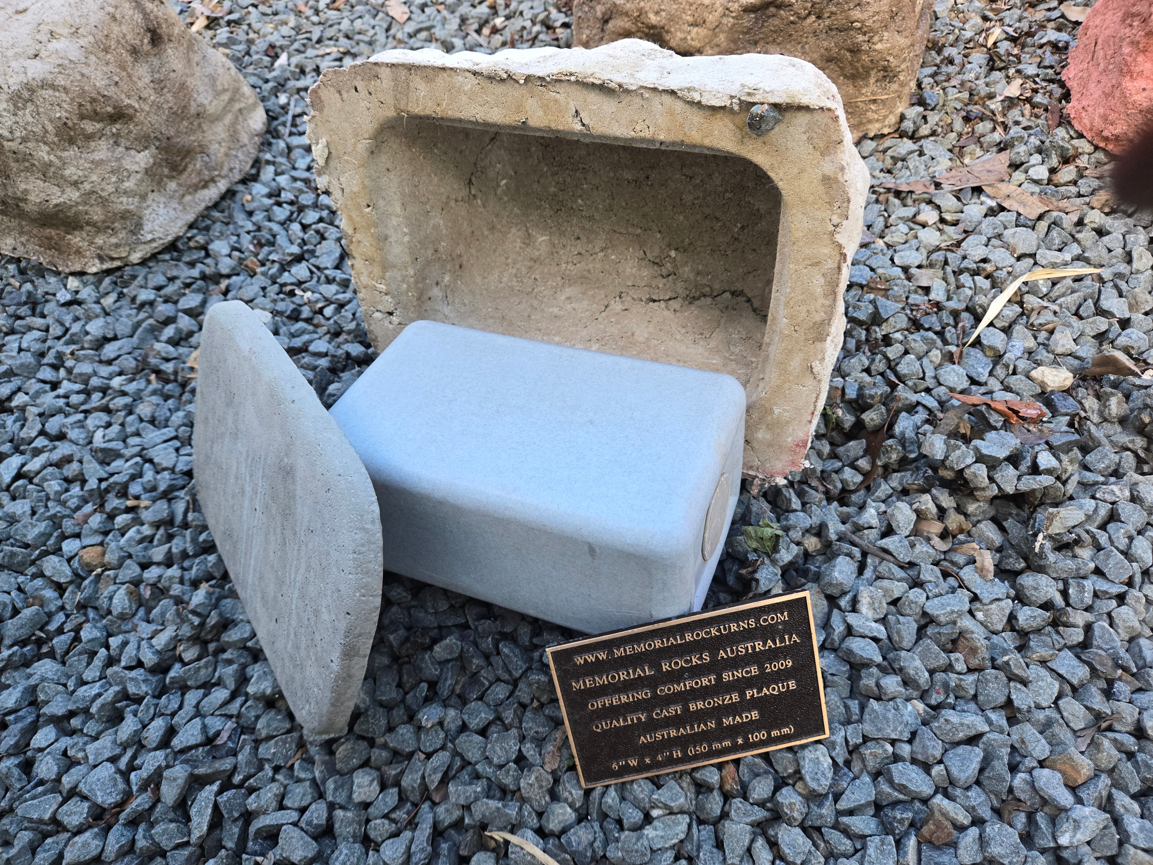 Memorial Rock Urn 2126 Regular White