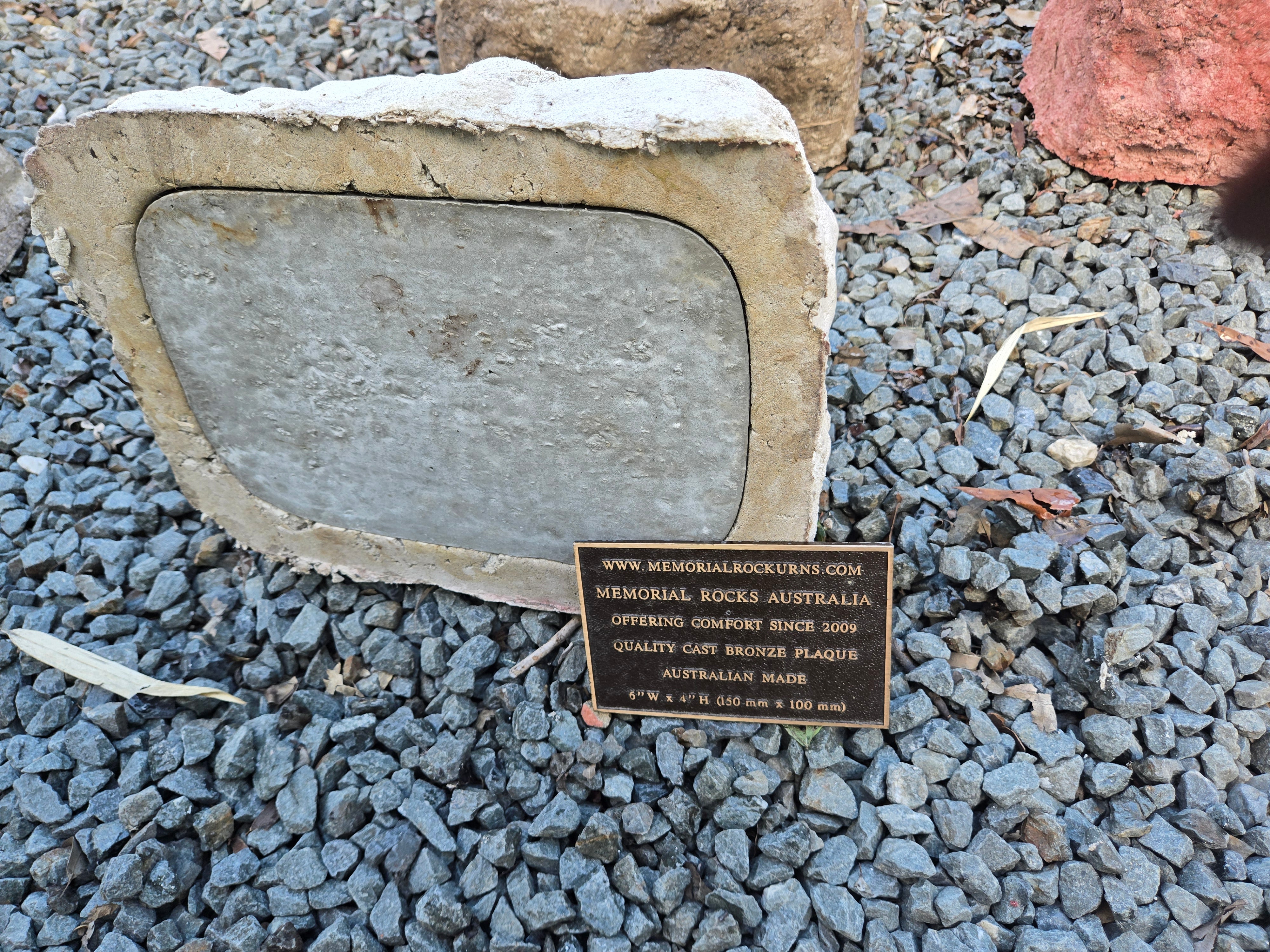 Memorial Rock Urn 2126 Regular White