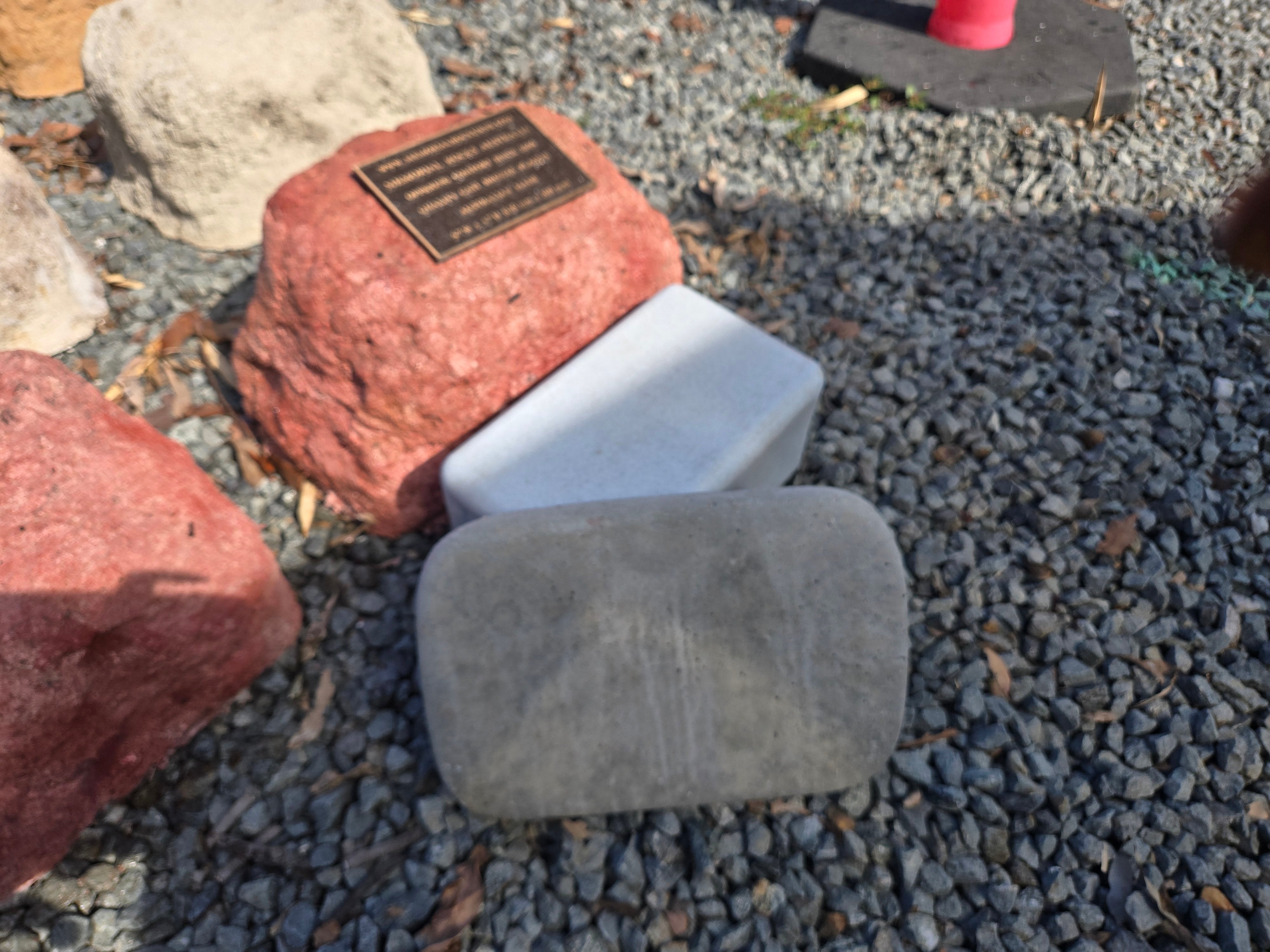 Memorial Rock Urn 2127 Regular Red