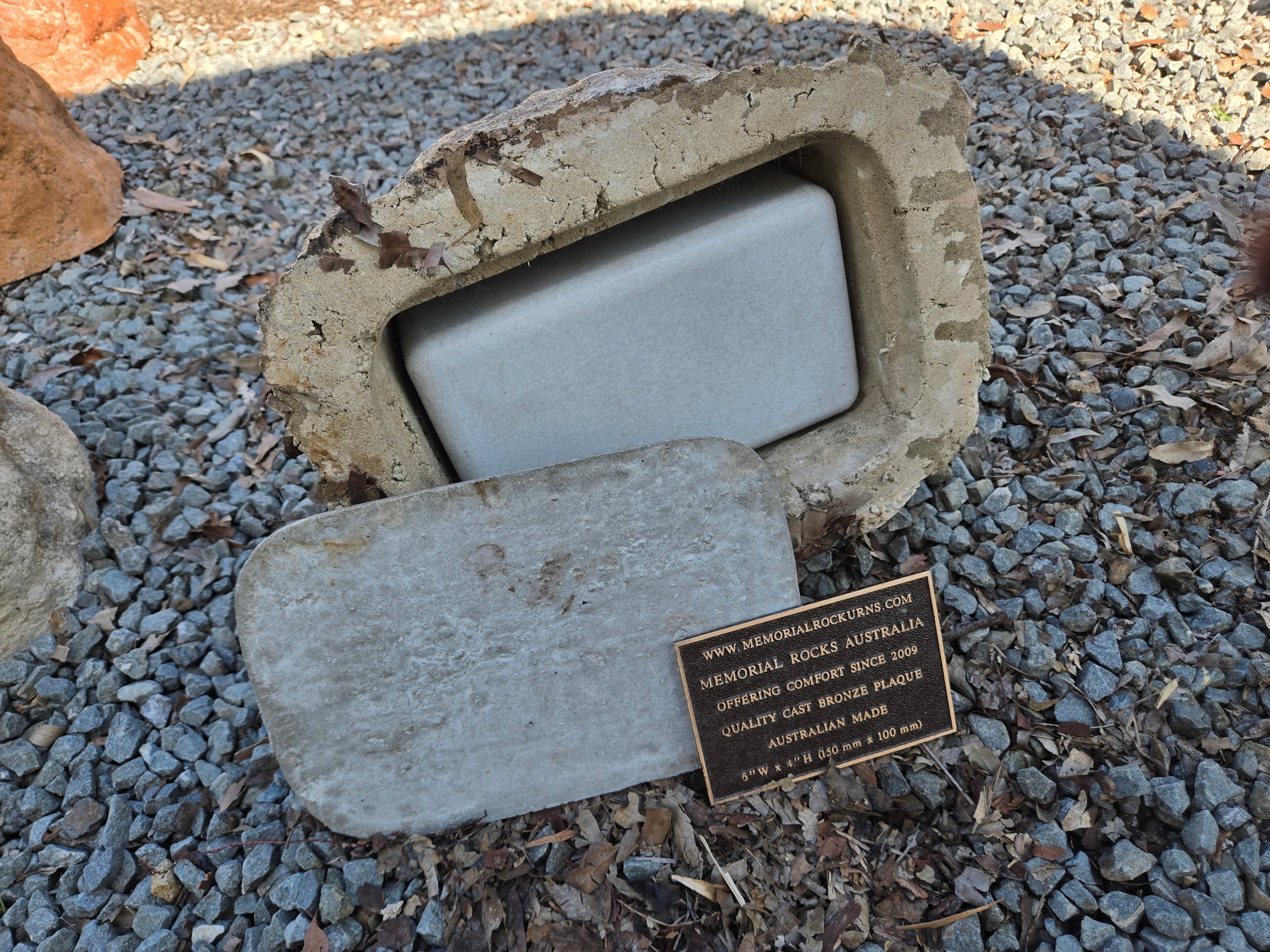Memorial Rock Urn 2130 Regular Natural Riversand
