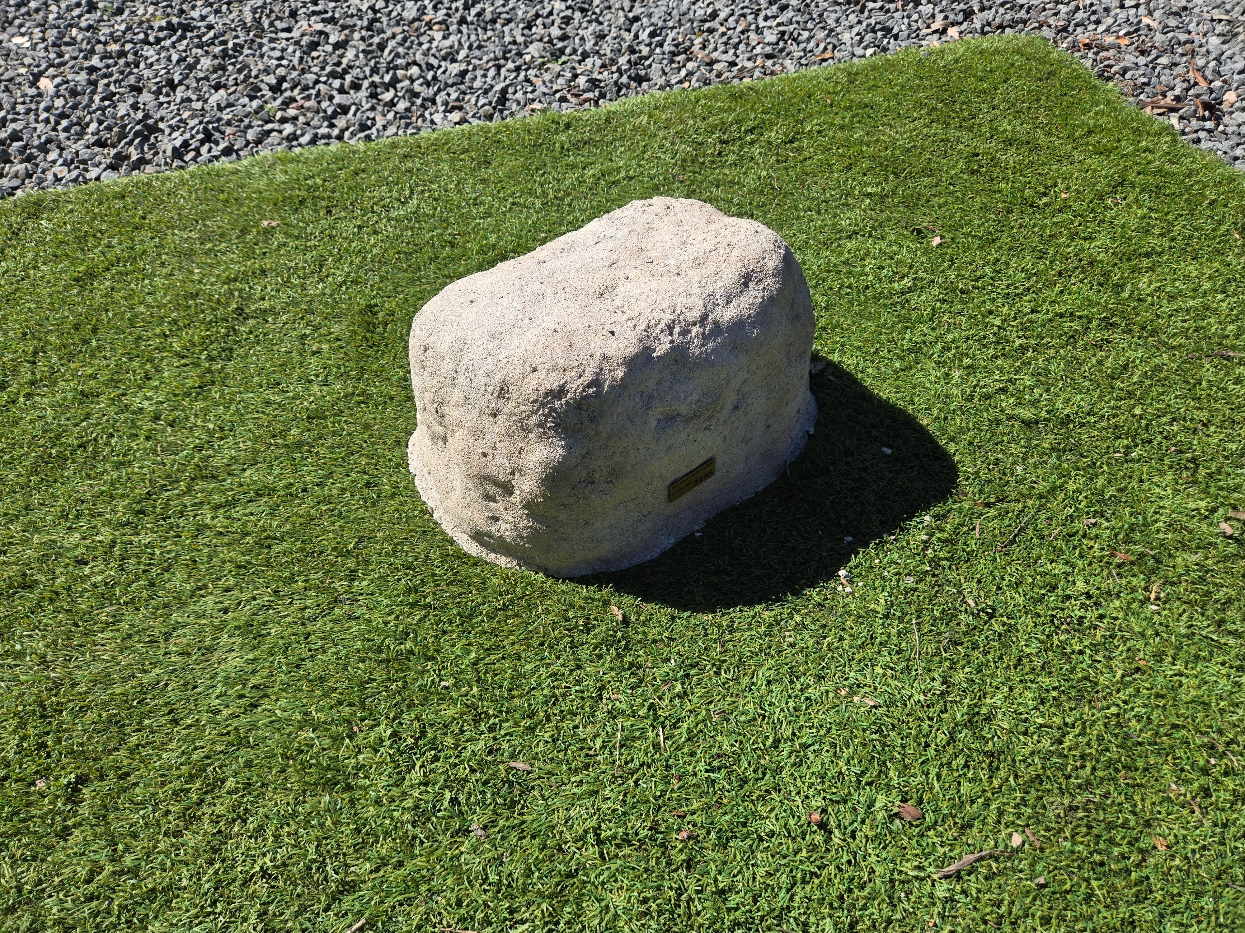 Memorial Rock Urn 2195 Medium White